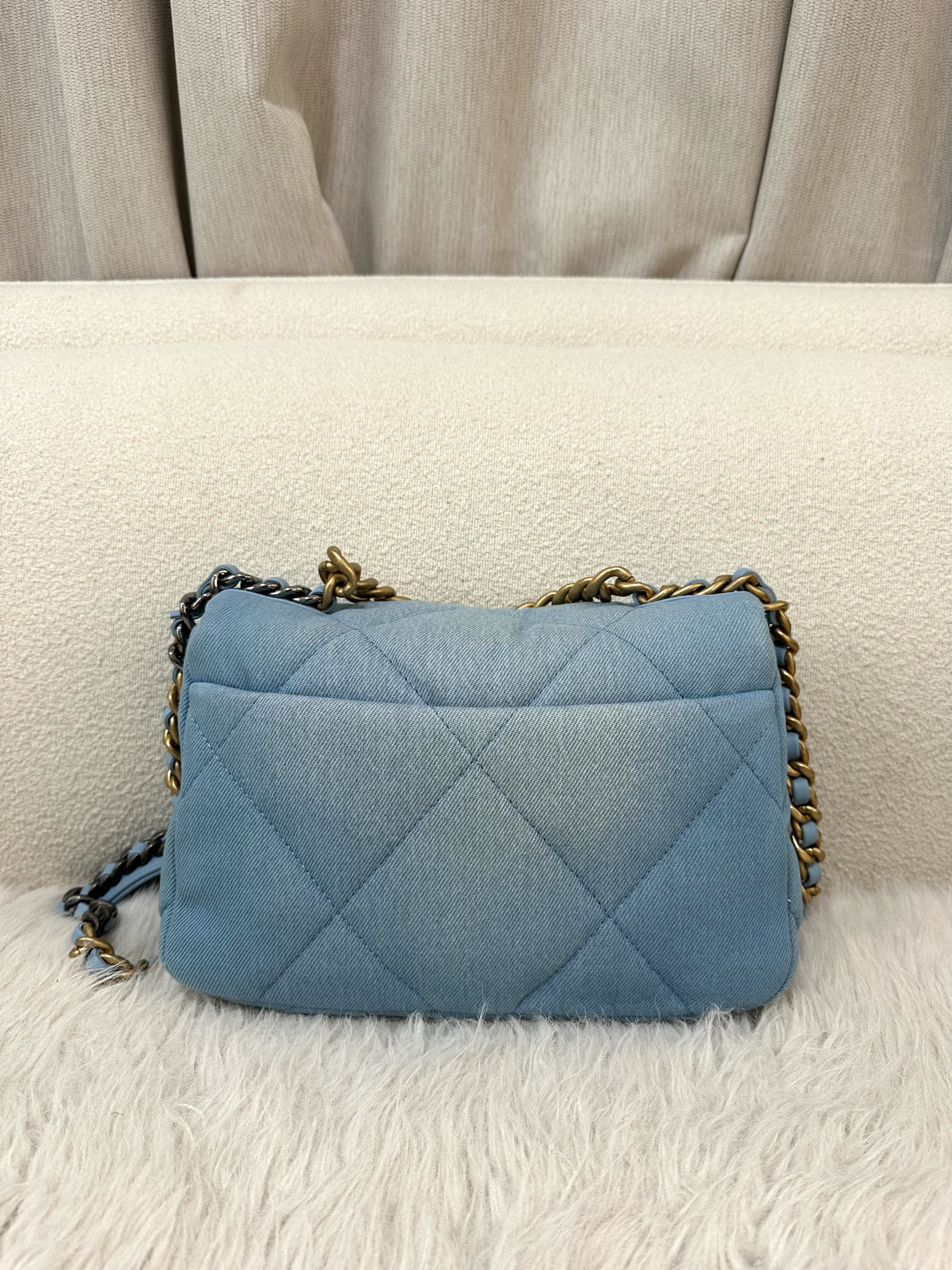 Pre-owned Chanel C19 Flag Bag/ Product Code: 26022126