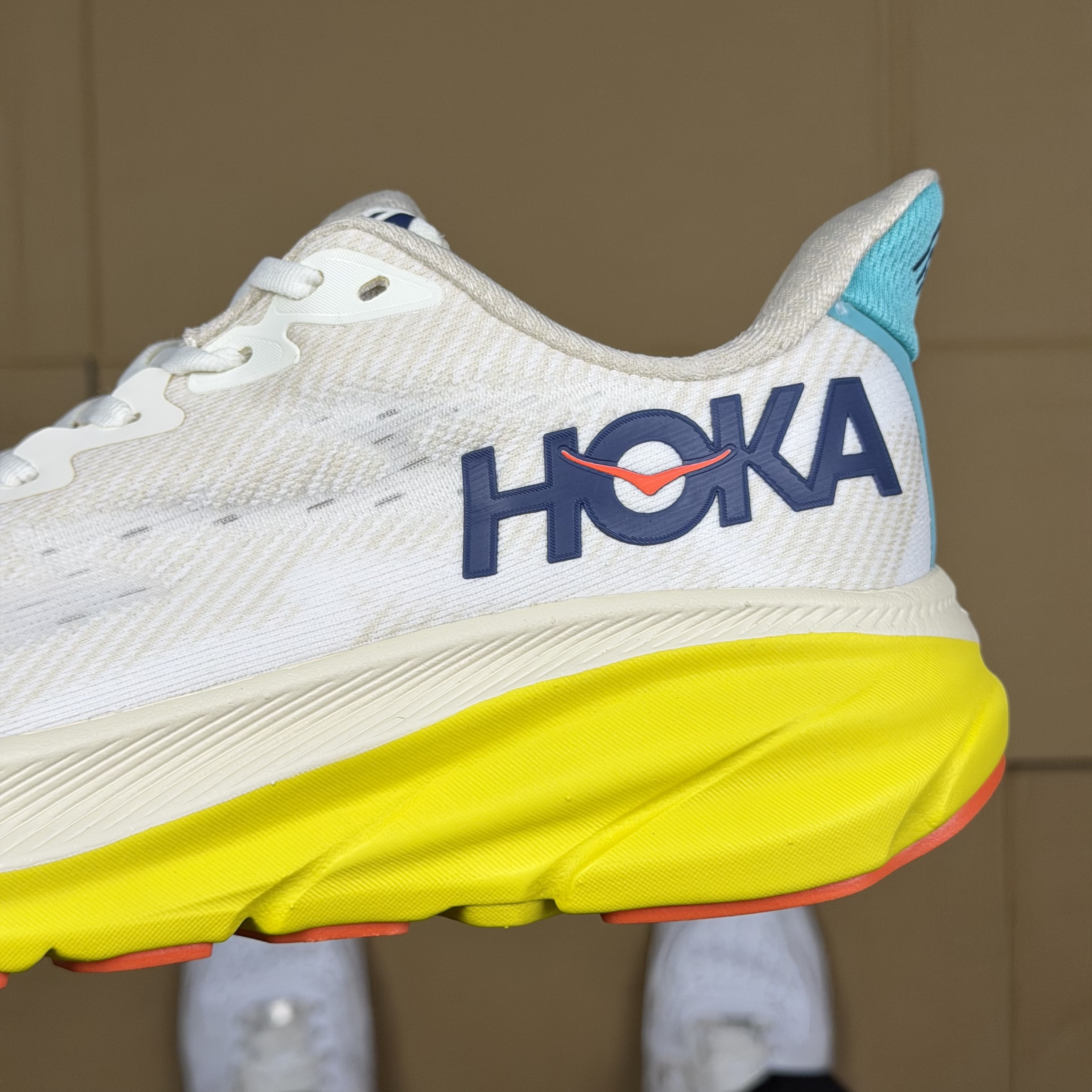 Hoka Clifton 9