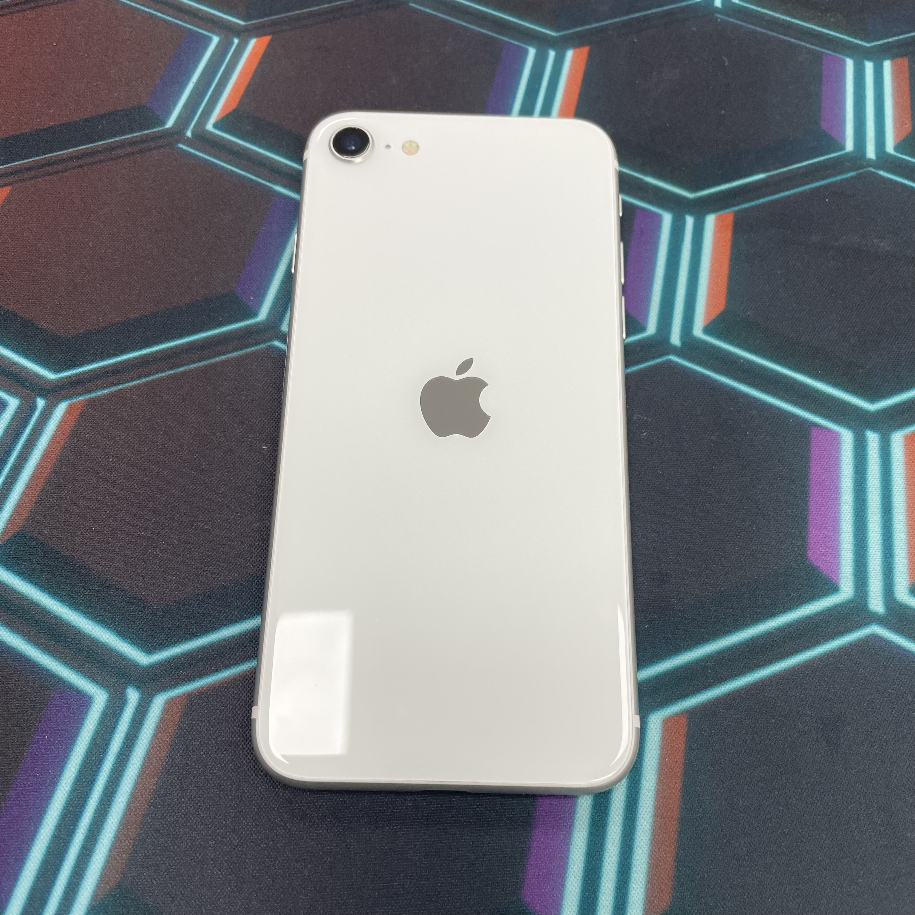 *7018 SE 2 完美機 128GB 電77 白色 white