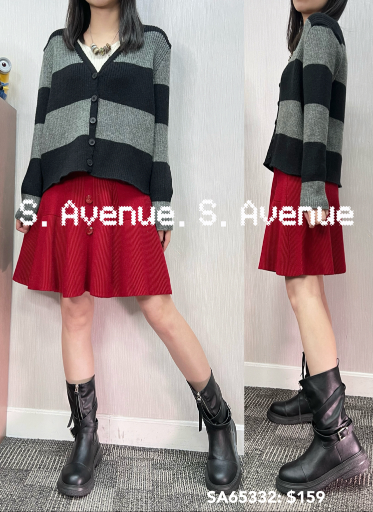 SA65332: 長袖V領有鈕假兩件間條top