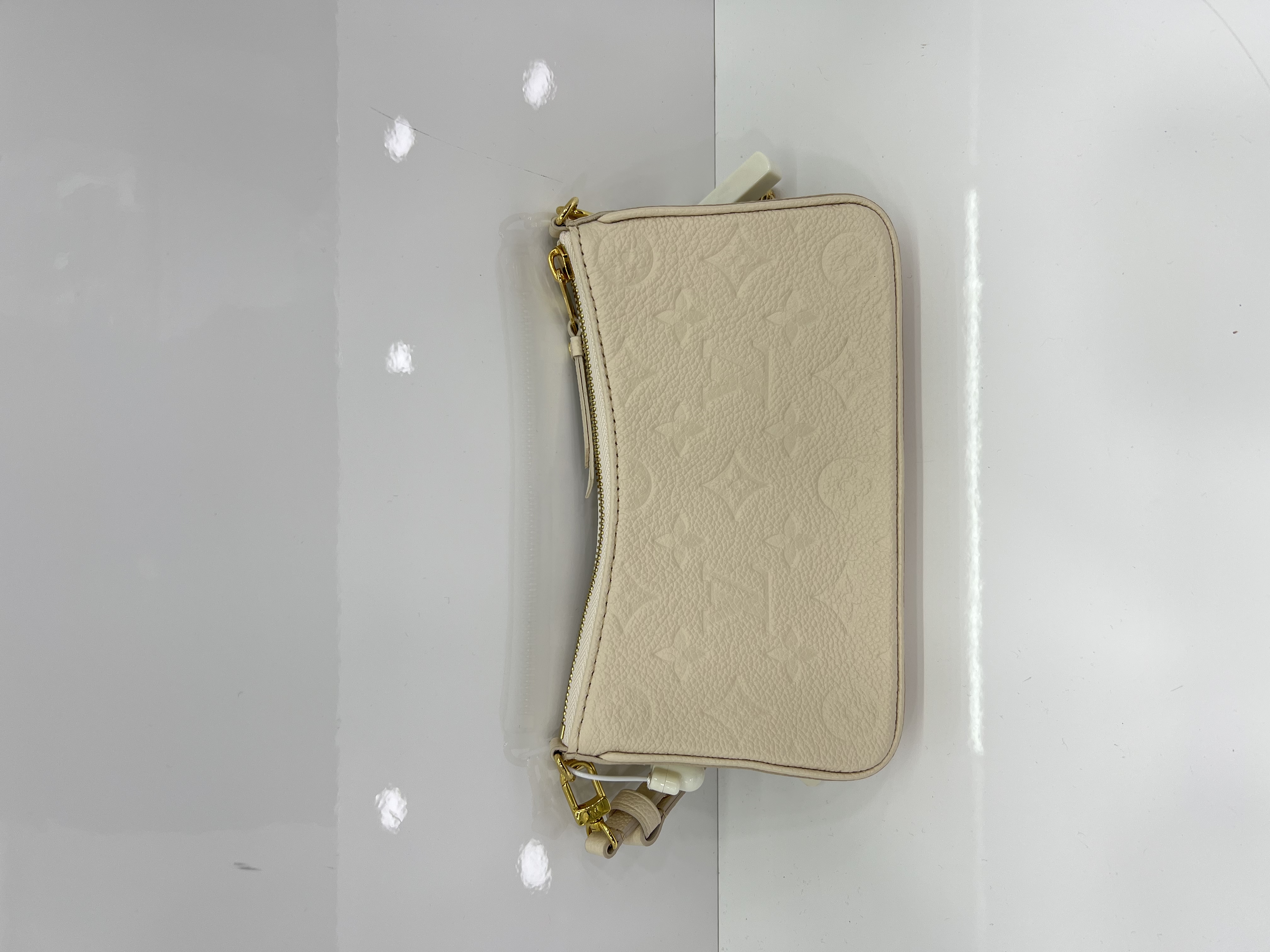 直播貨品 |  [1個-$100 2個-$300］EE32