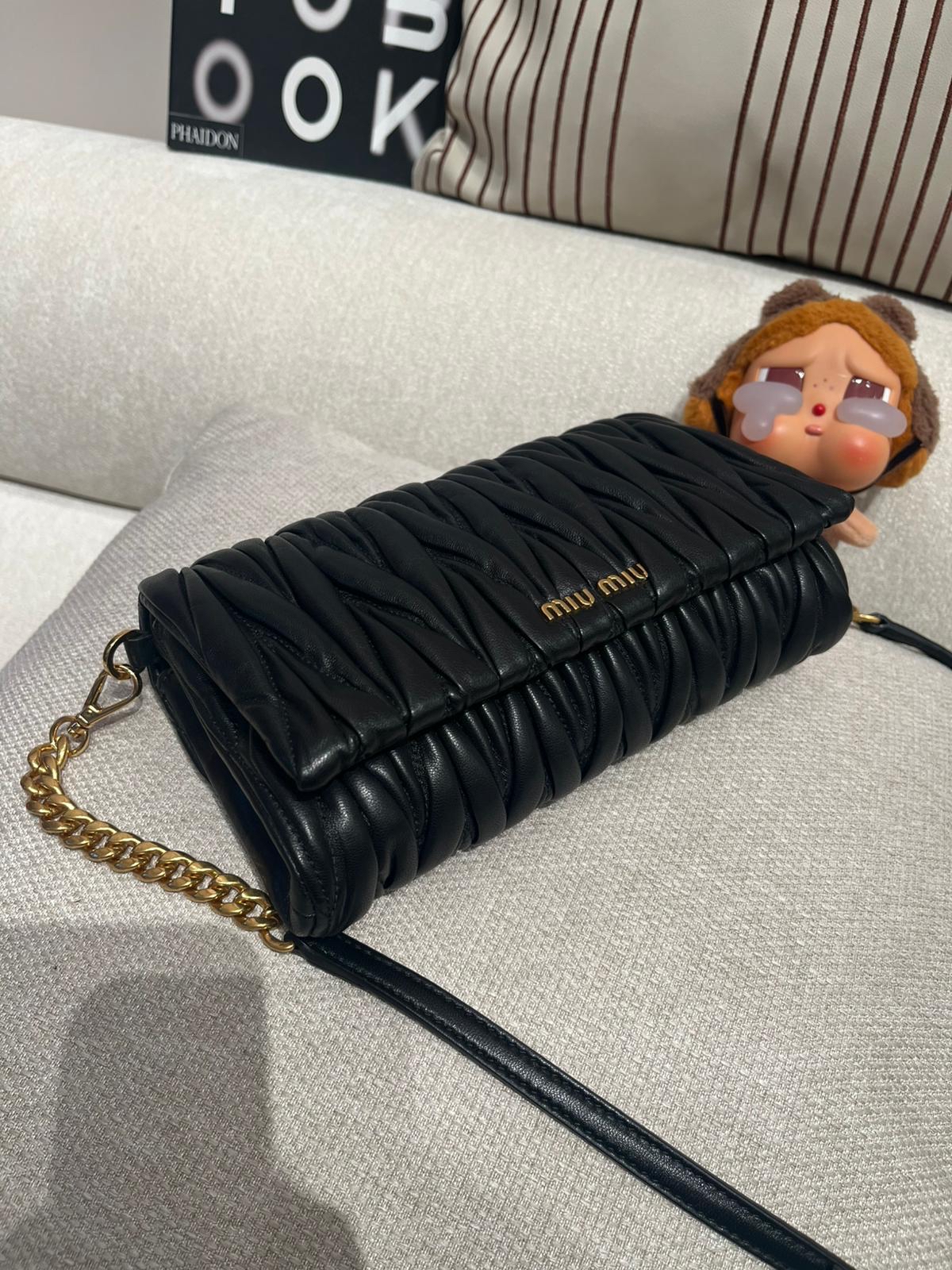 MIU MIU SHOULDER BAG 黑金斜孭袋 ,100%Authentic,98%new✅box 