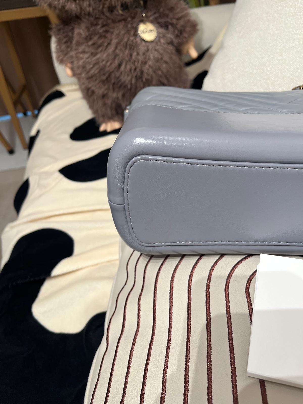 chanel Gabrielle medium Hobo 灰色V紋牛皮A93824 100%Authentic, 98%new ✅專門店收據✅29卡✅塵袋✅盒 