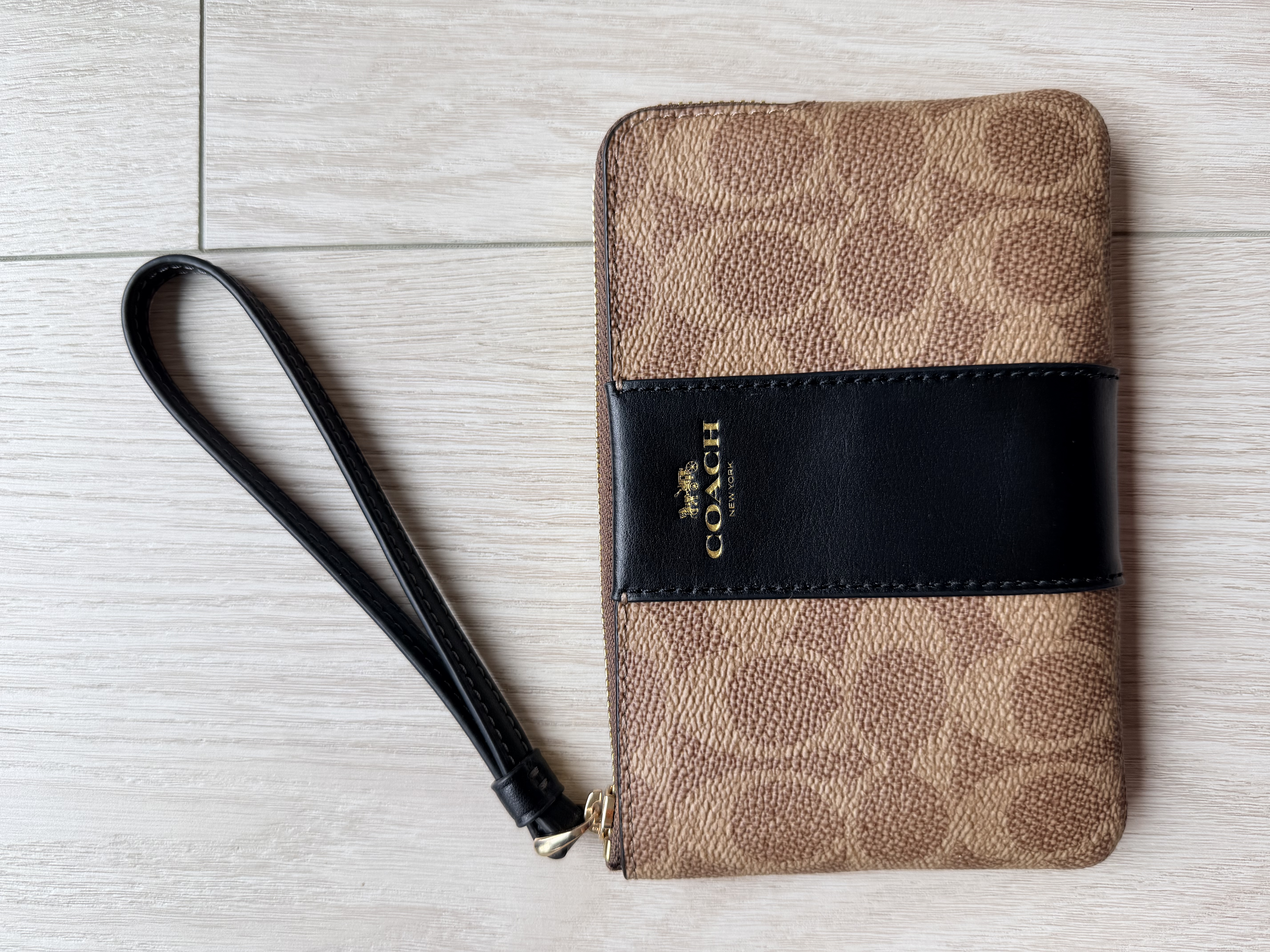 Coach Corner Zip Wristlet 單層拉鍊手拎袋仔