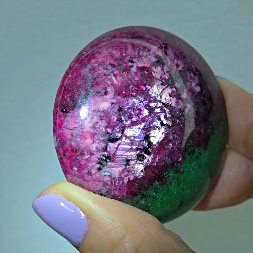Ruby in zoisite cabochon with intense UV - RBY1