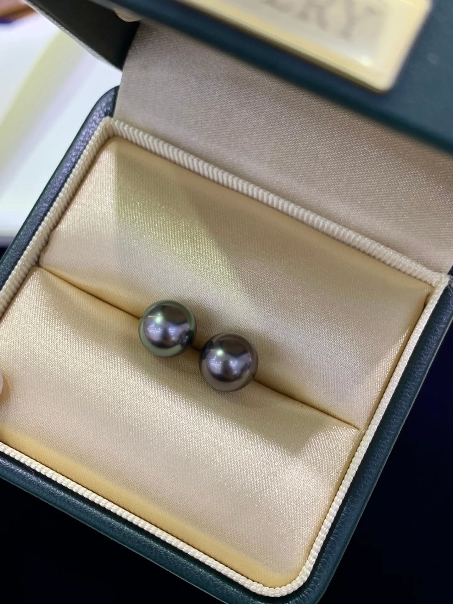 大溪地海水珍珠耳釘素釘 8-9mm  Pt900鉑金鑲嵌