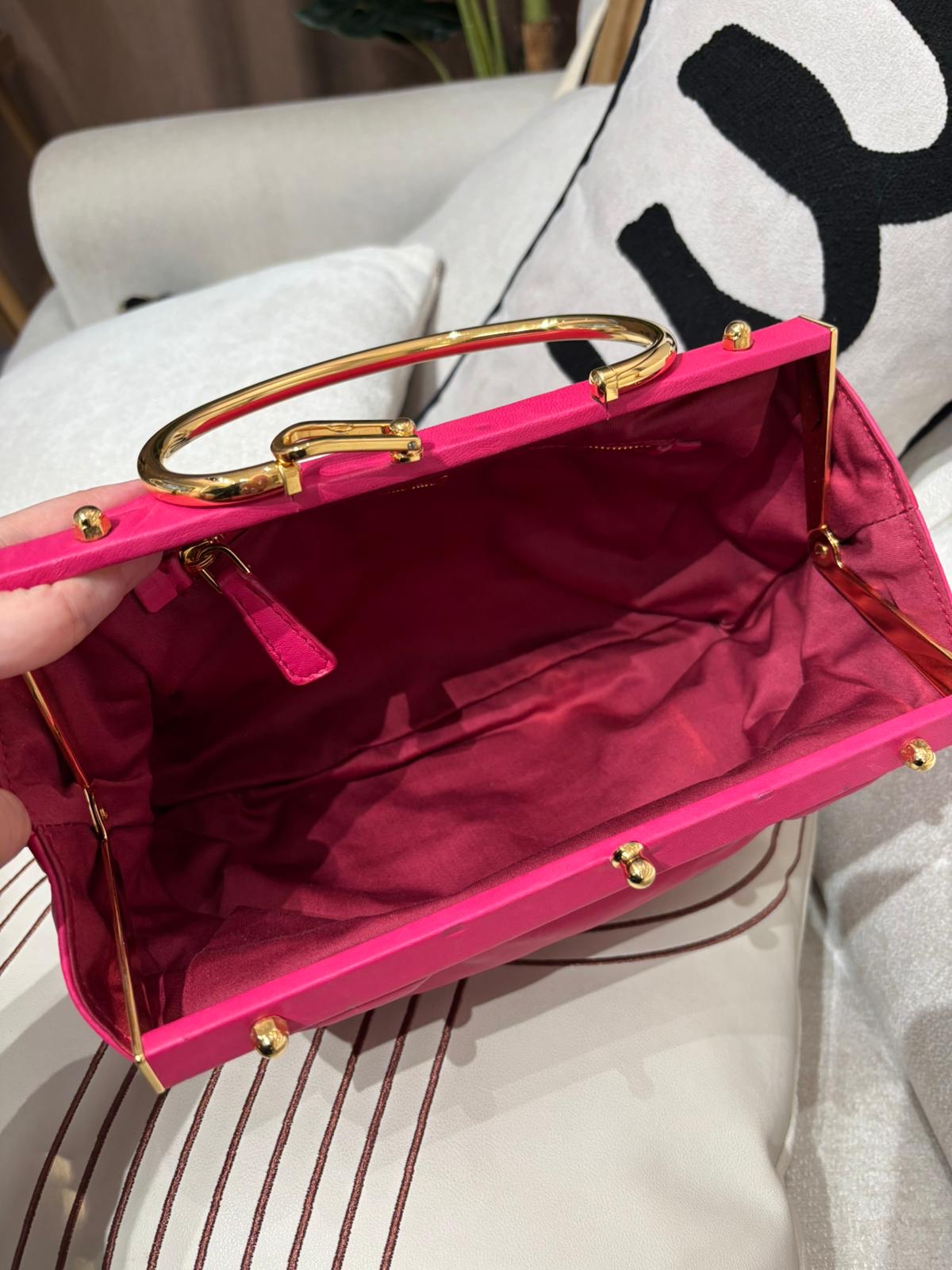 Miu Miu clutch bag lamskin 100%Authentic,95%new✅dust bag 