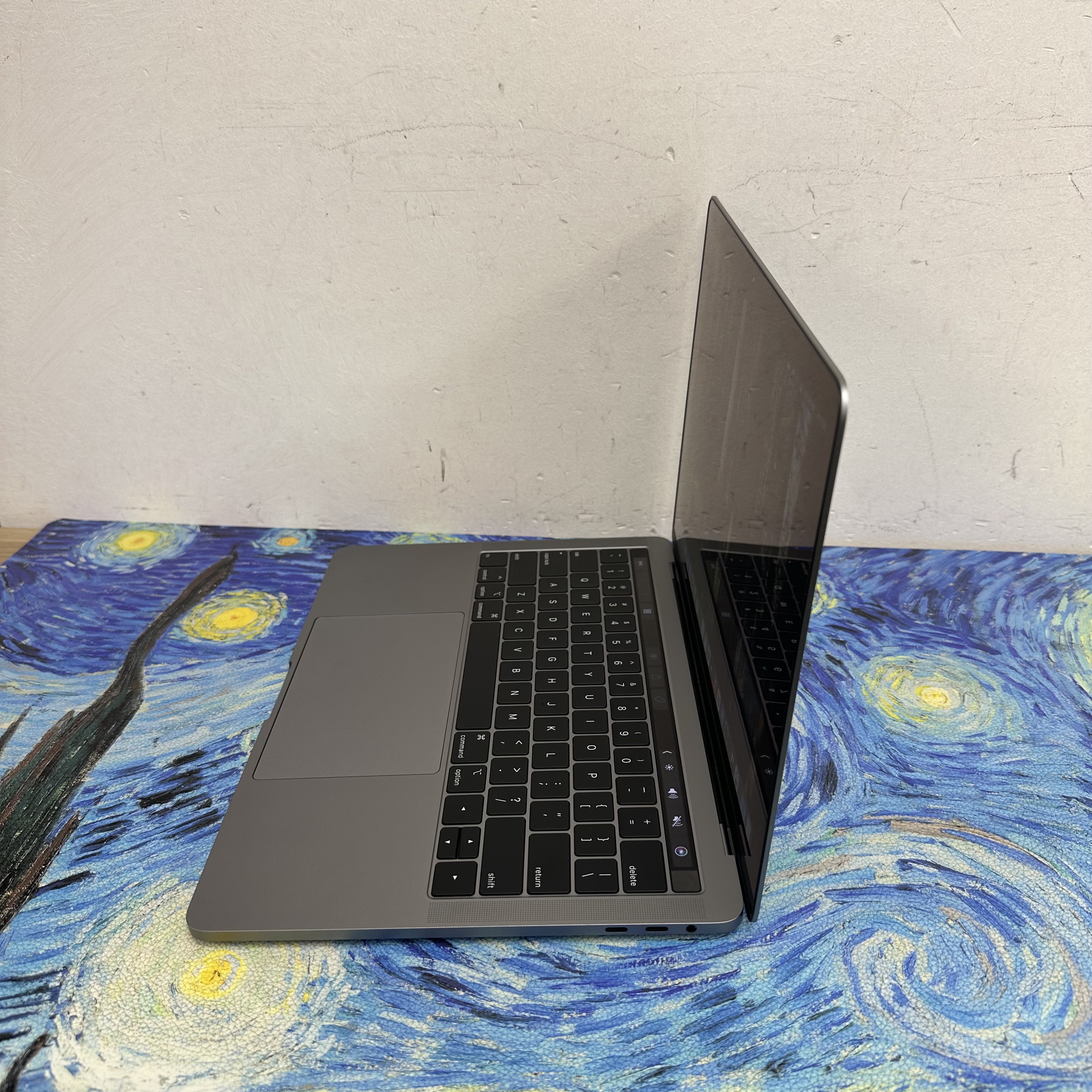 (高階MacBook Pro🔥4 Type C頭🤩) APPLE MacBook Pro 2019 i7 CPU /16GB Ram/512GB SSD/ Touch Bar/指紋解鎖 / Notebook / Laptop / 文書機 / Movie / Netflix
