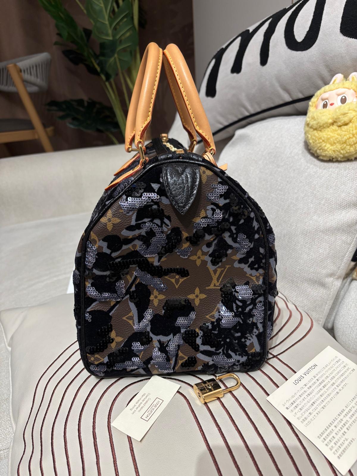 Lv speedy 30 Fleur De Jais Sequin 限量款 100%Authentic,98%new  ✅鎖，鎖匙✅塵袋