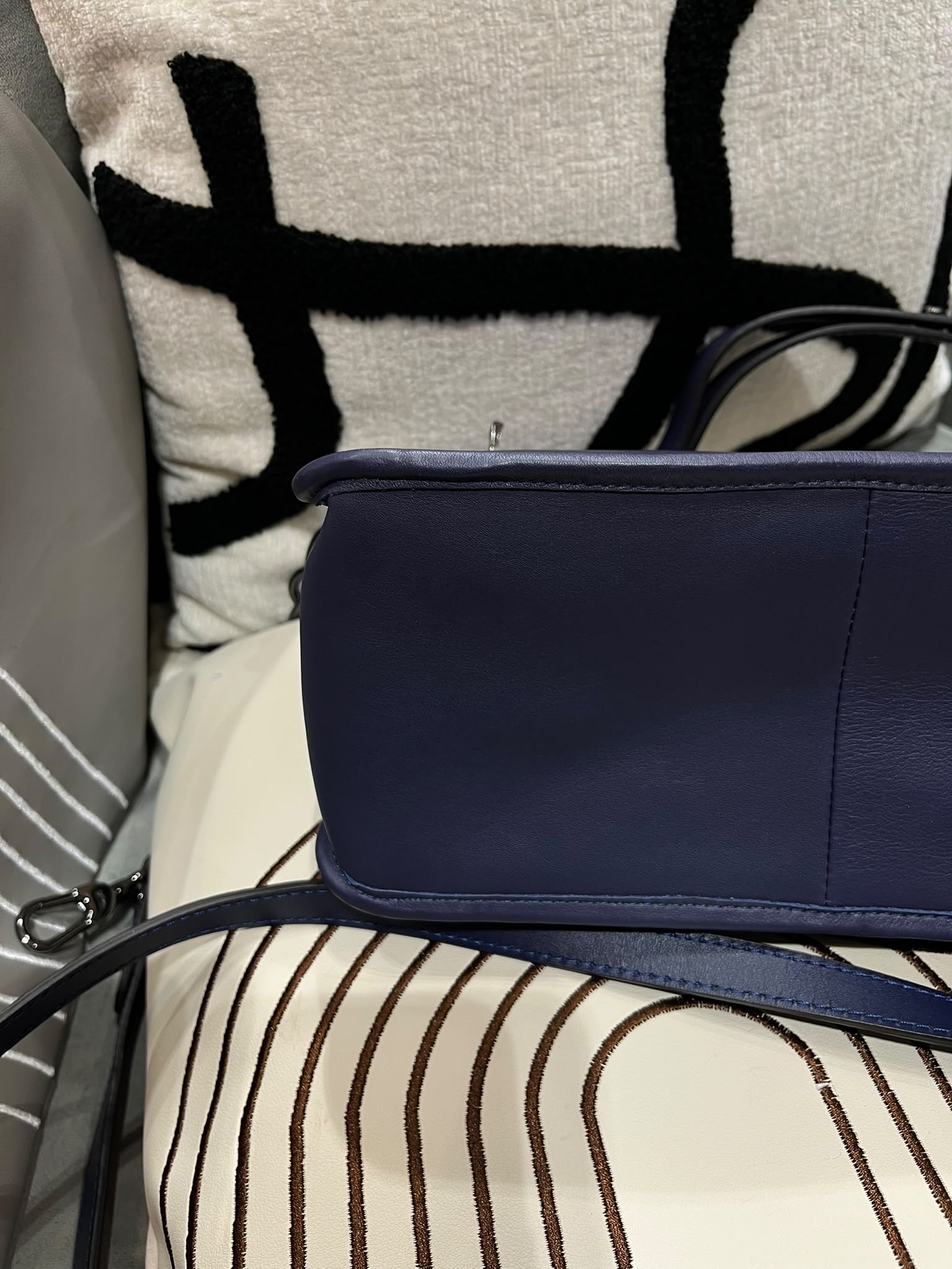 Longchamp Shoulder bag 100%Authentic, 98%New