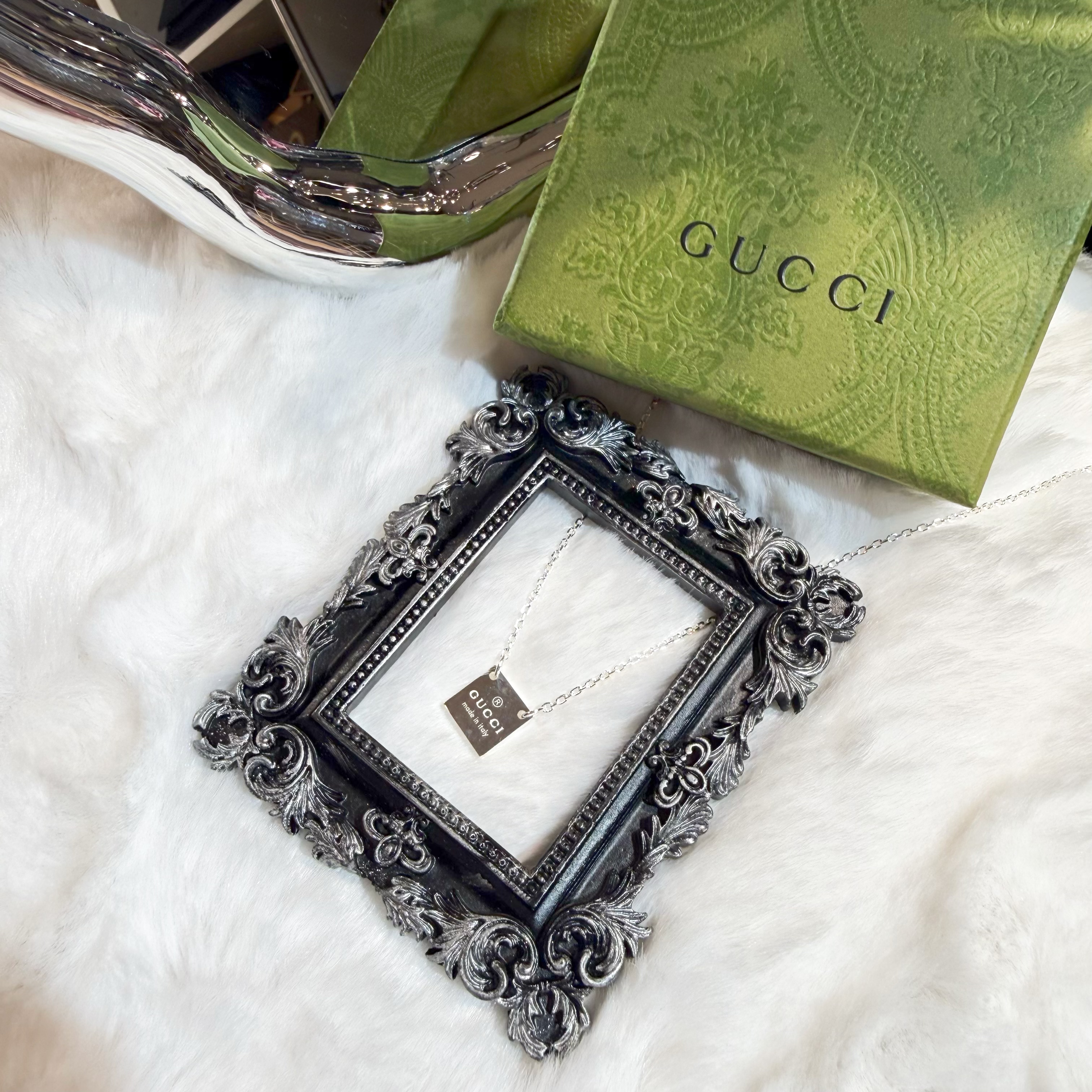 Gucci trademark square necklace 925