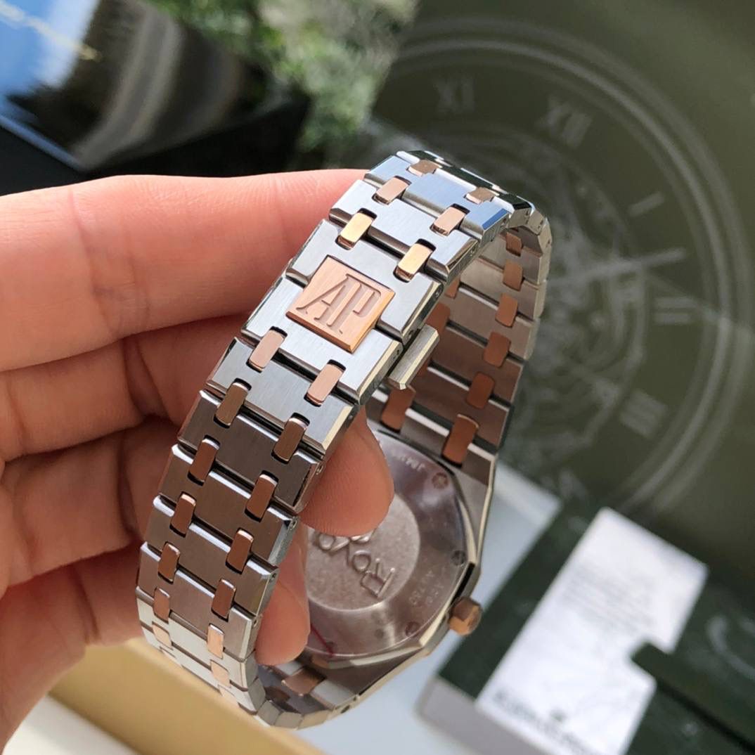 爱彼皇家橡树系列女士腕表：精钢与玫瑰金，镶钻表圈