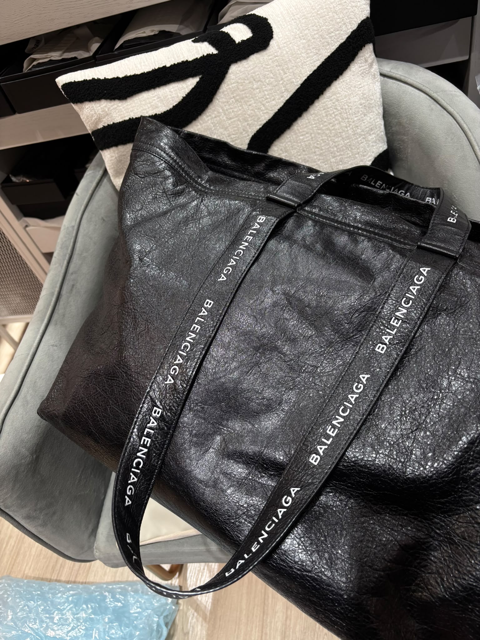 Balenciaga carry shopper Tote Bag 黑色小牛 W44cm x D24cm x H37cm  100%Authentic,95%New