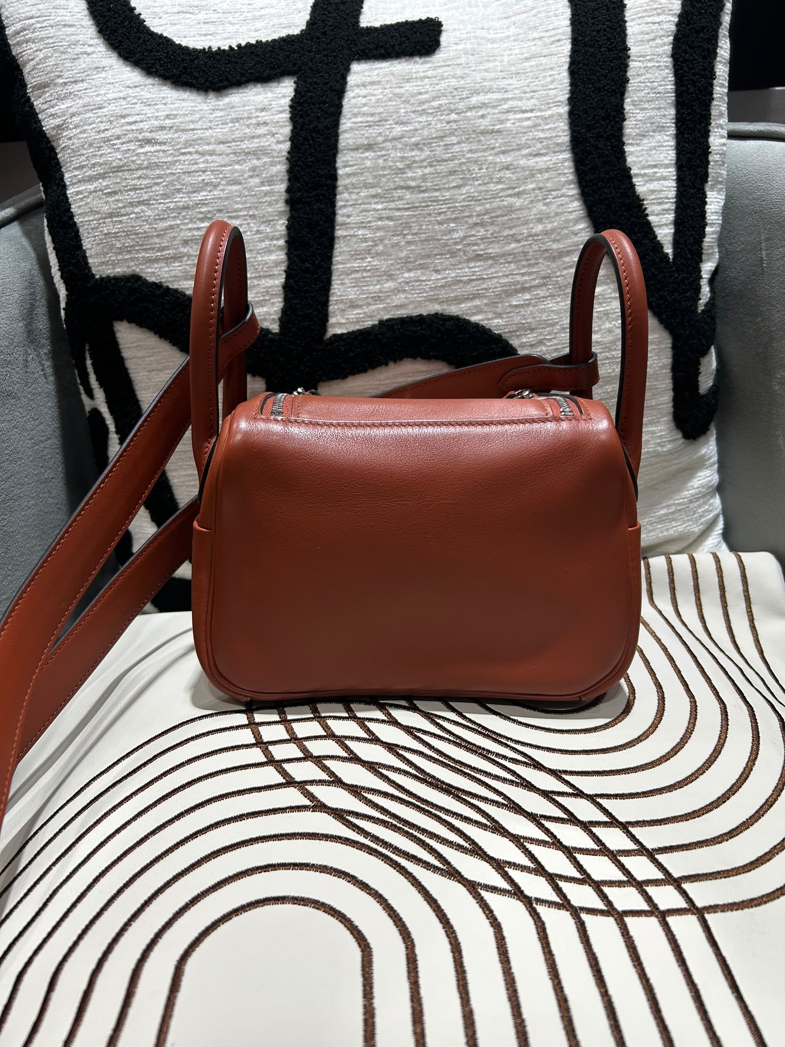 Hermes mini Lindy,STAMP U  古銅色,  100%Authentic ,99%New✅塵袋✅box