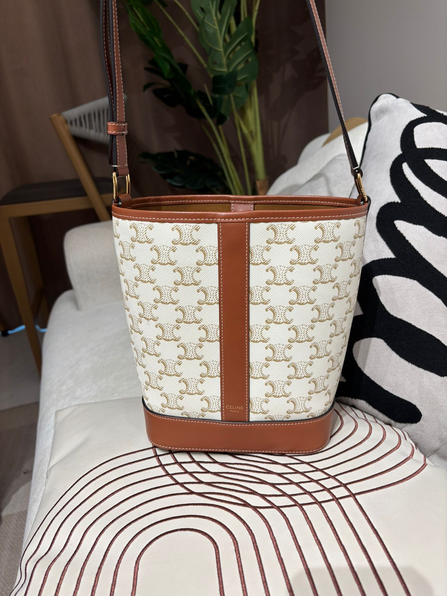 Celine SMALL BUCKET IN TRIOMPHE CANVAS AND CALFSKIN 100%Authentic, 98%New ✅Dust bag