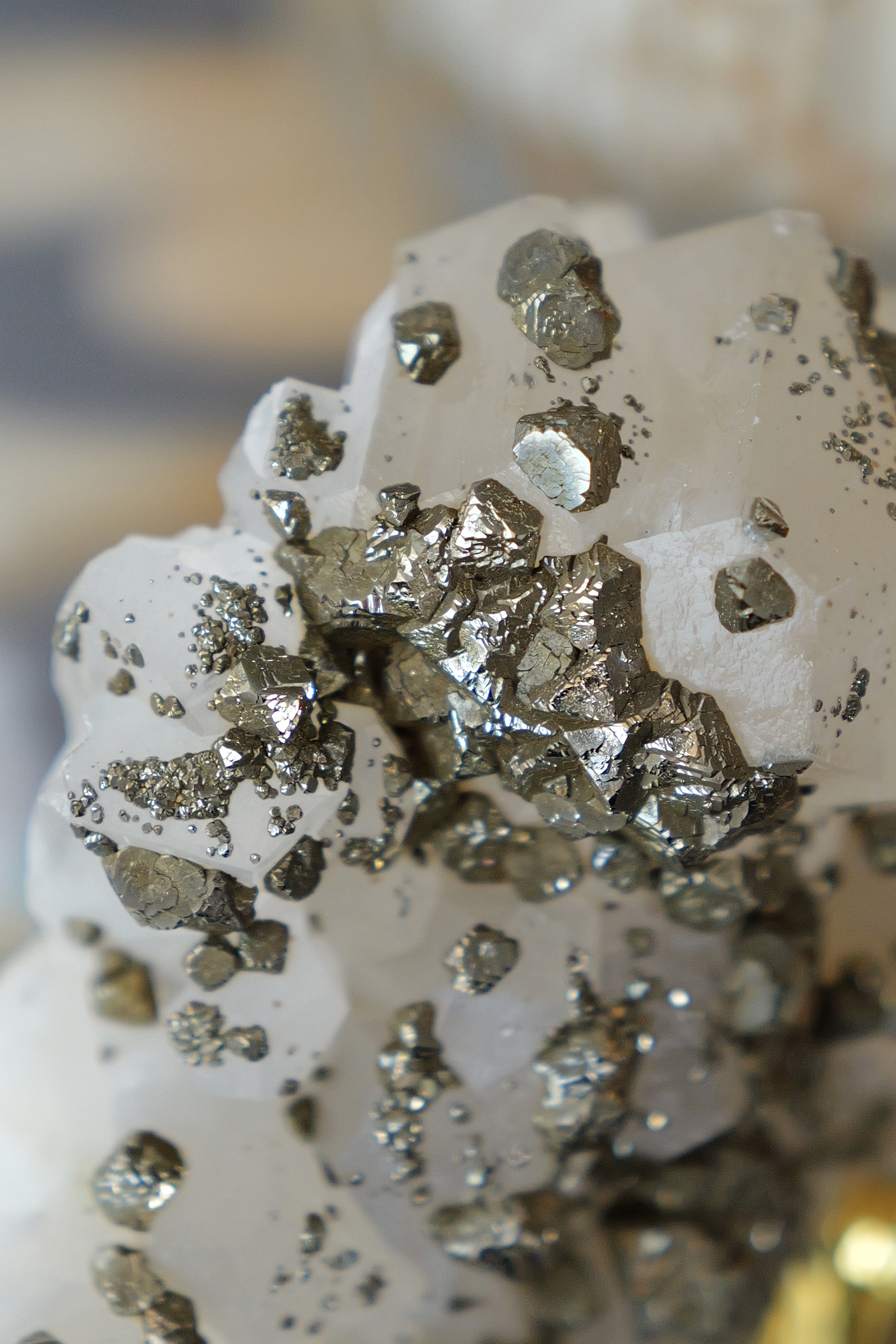 ༒7.9cm黃鐵礦共生 雲朵形方白解石擺件༒ PY.0387C30G1MM-RB5*A19