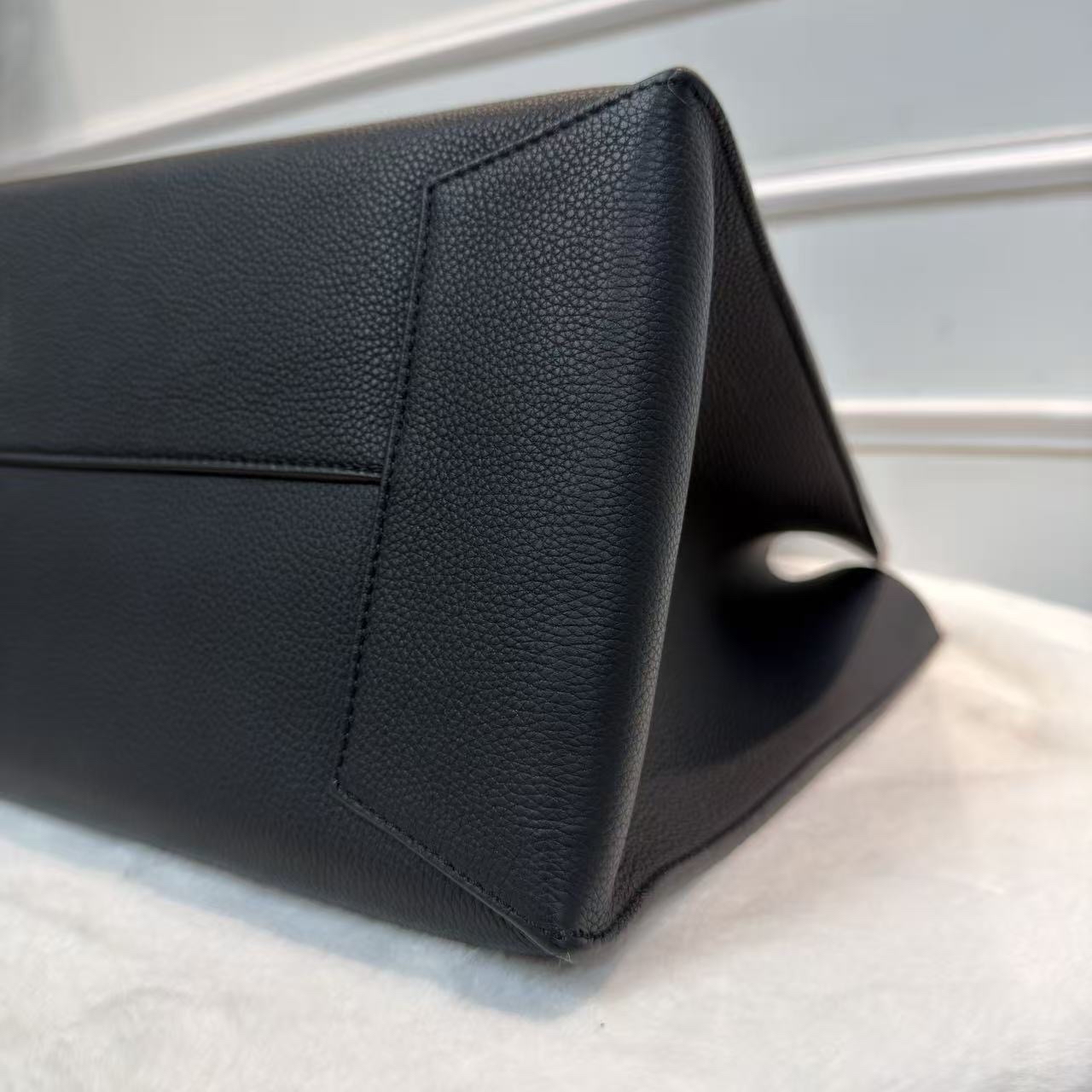 羅意威/Loewe Buckle Zip托特包 黑色 柔軟粒面牛皮革tote單肩包 經典款女士手袋