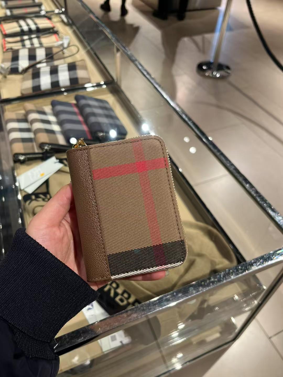 預購 Burberry🌈🌈折扣款 拉鏈卡包 Sale