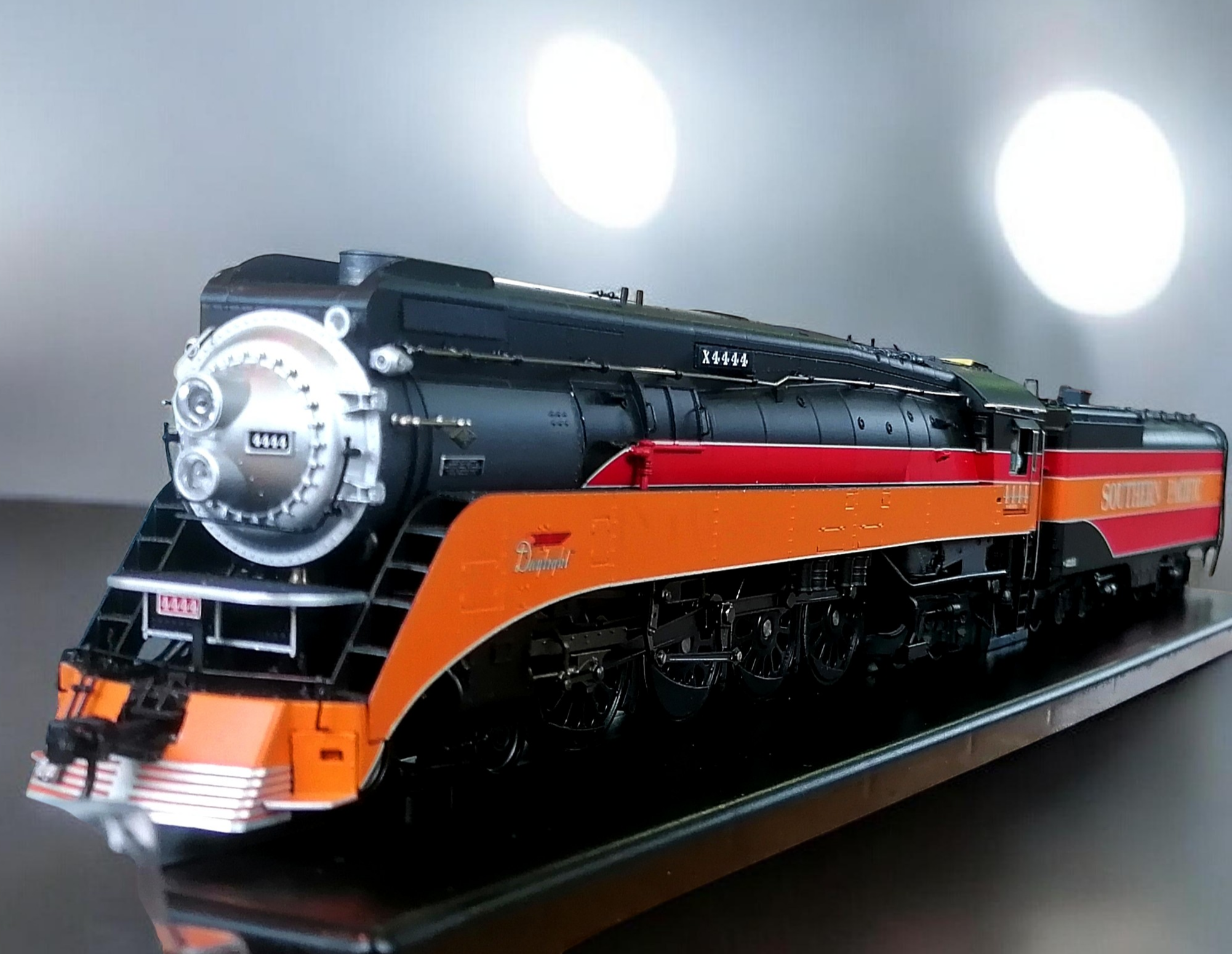 BROADWAY Southern Pacific GS-4 #4444 In-Service Post War Daylight, Paragon4 Sound/DC/DCC Smoke