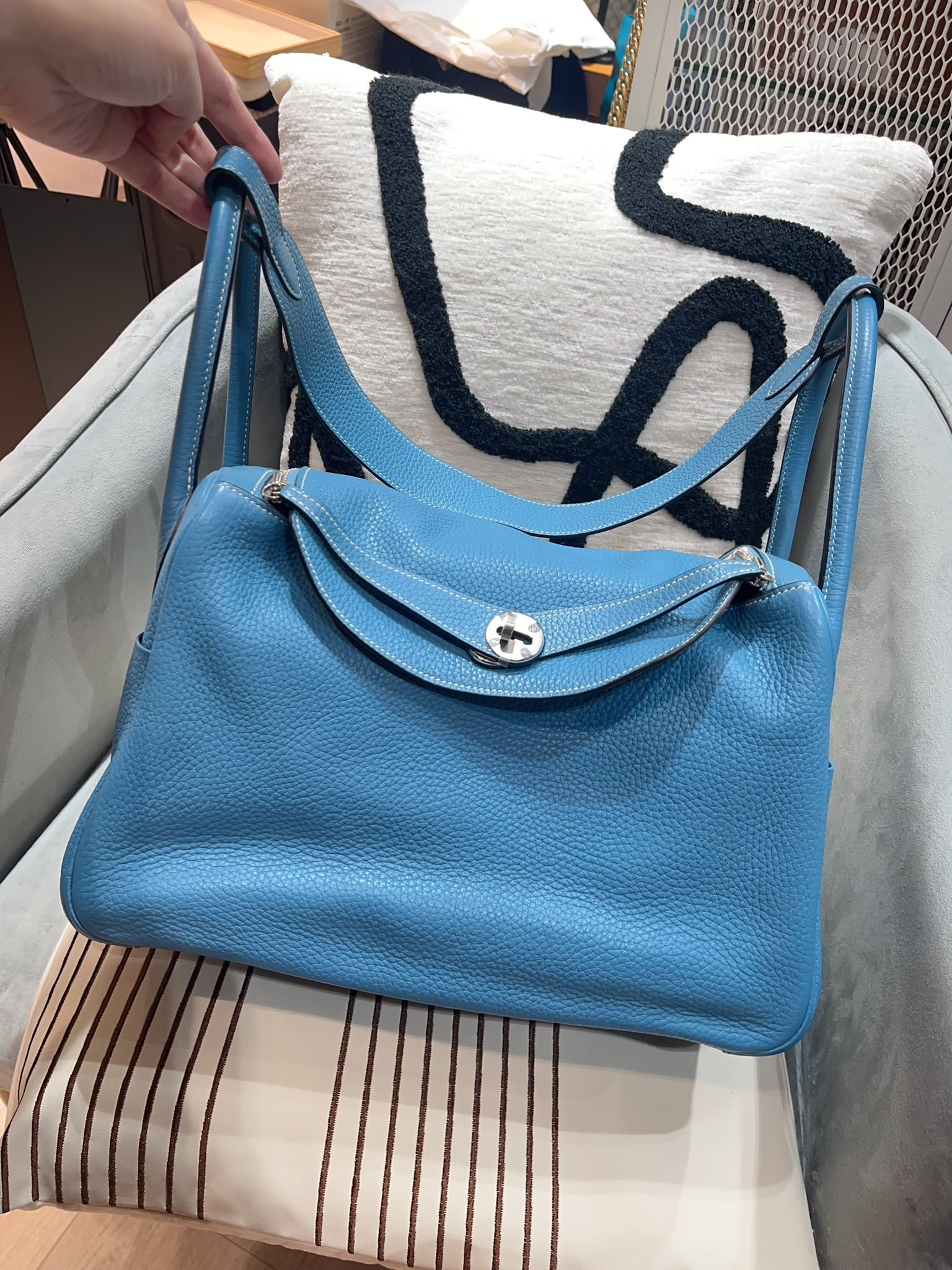 HERMES LIMDY 34,STAMP T,牛仔藍銀扣  100%Authentic, 95%new  ✅塵袋 