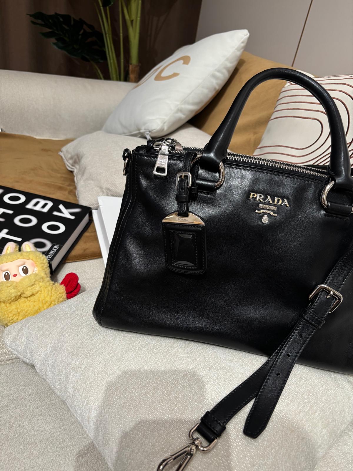 Prada 2Way Bag Calfksin 100%Authentic, 95%New ✅Dust bag