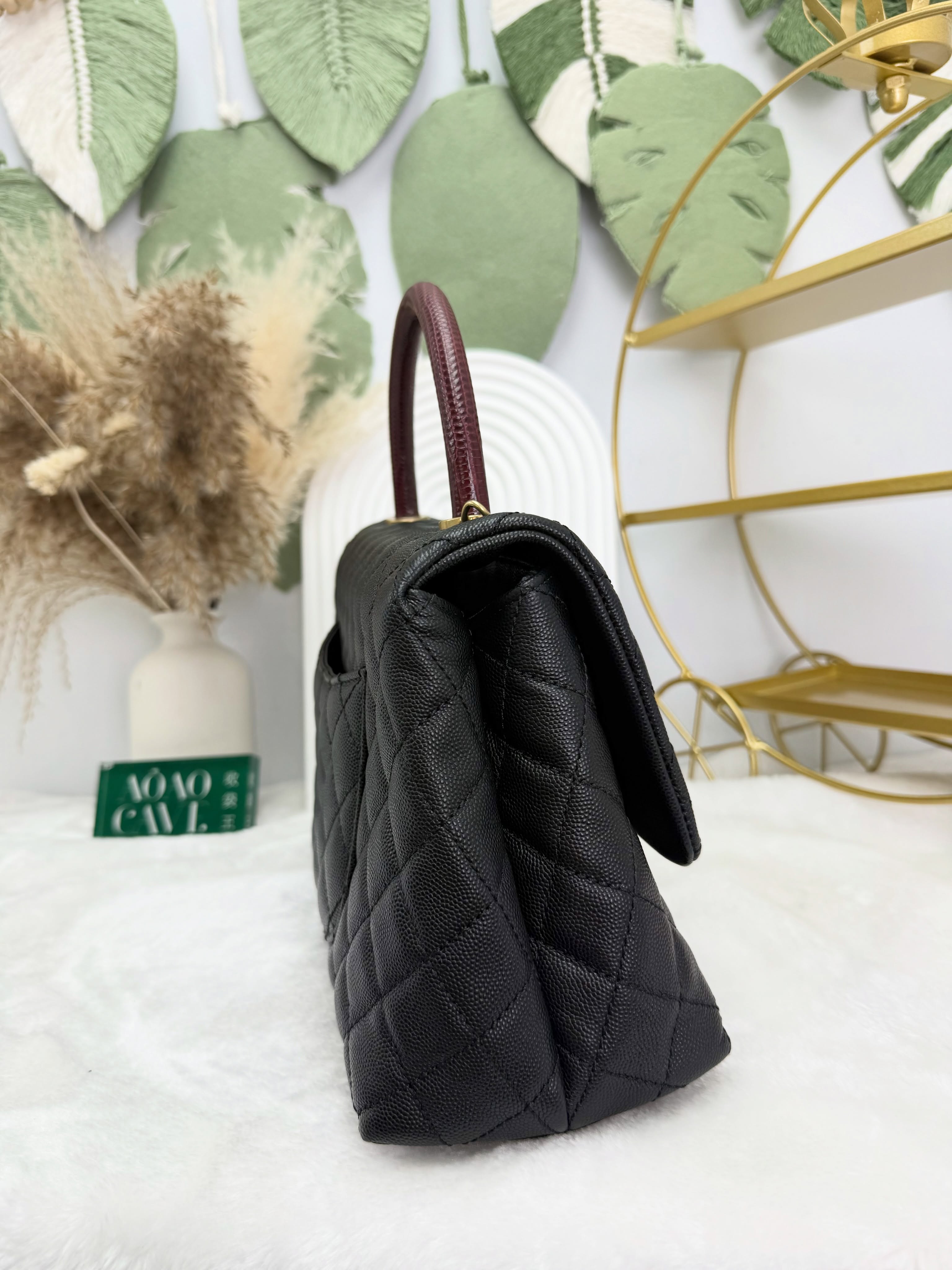 Chanel👜 PRE OWNED 🛍️❤️Coco Handle 紅蜥蜴手柄  黑金荔枝皮🖤24開