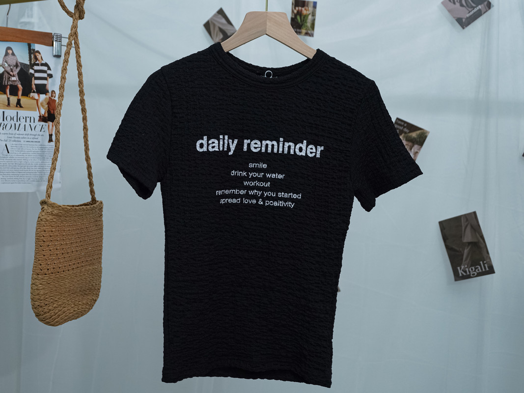 Textured Crinkle Print Tee with Minimalist Design ‖ 简约风皱褶质感印花短袖T恤 KR01460519