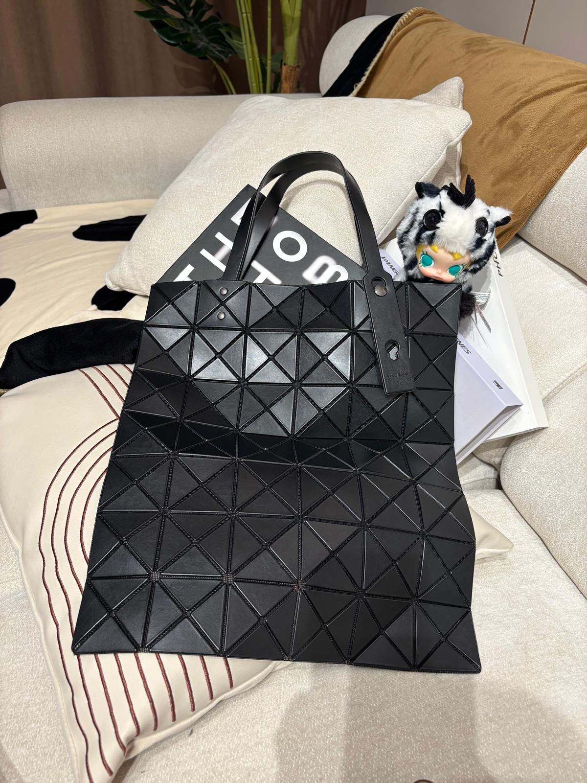 Issey Miyake Bao Bao Tote Bag 啞黑色 100%Authentic, 95%New ✅Dust bag