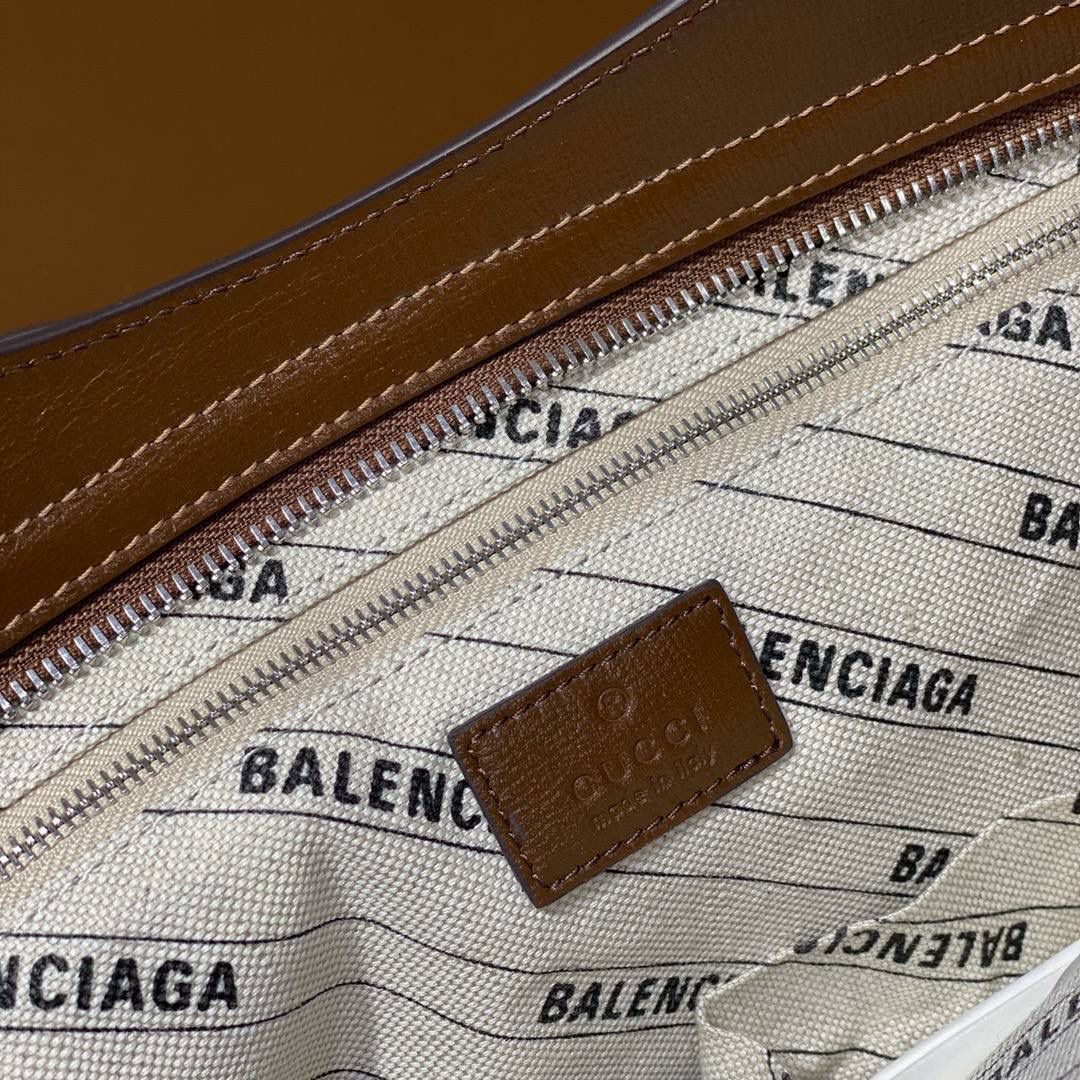 ▪大货实拍 𝗚𝗨𝗖𝗖𝗜 X 𝗕𝗔𝗟𝗘𝗡𝗖𝗜𝗔𝗚𝗔机车包 型号：681695 尺寸：39*24.5*14cm