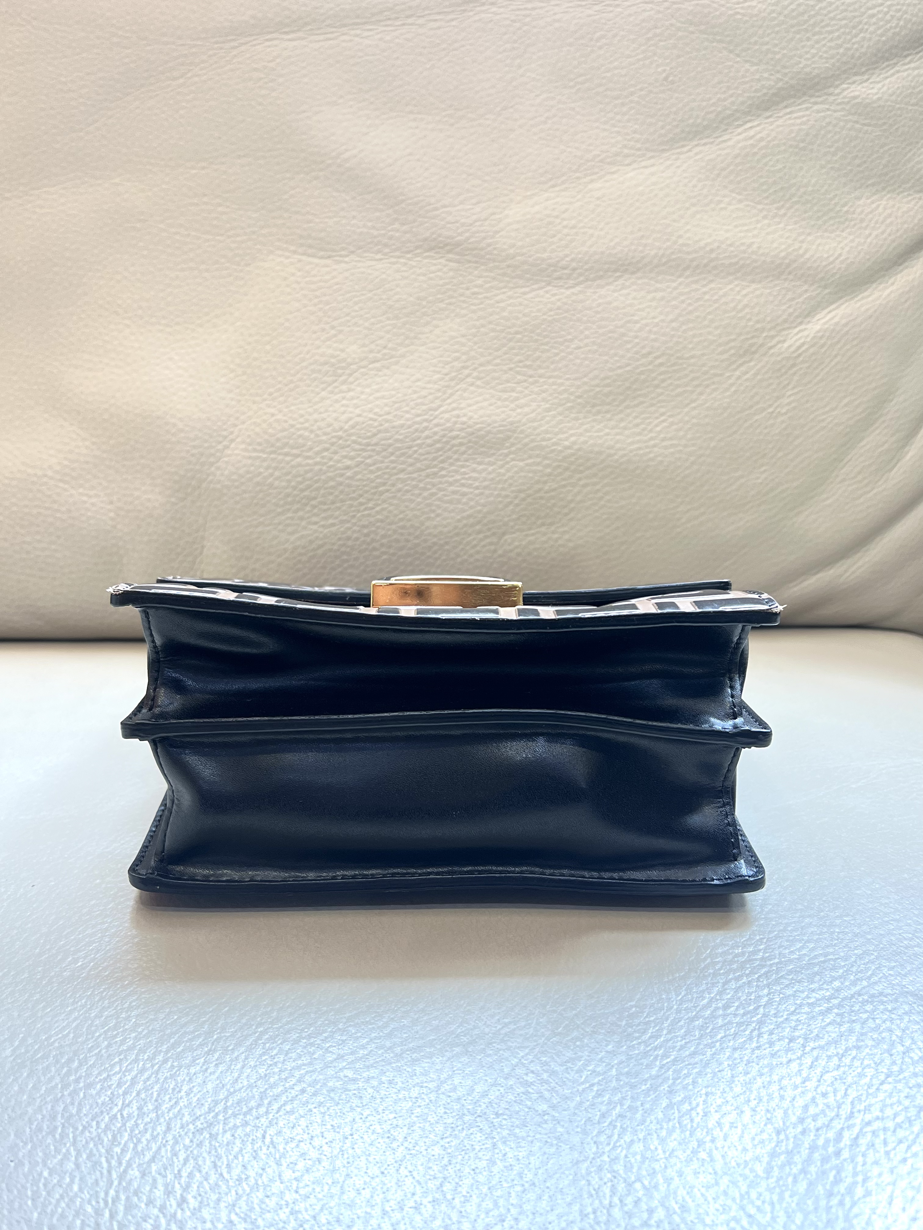 Pre-Owned FENDI Kan U Bag / Product Code: 26041630