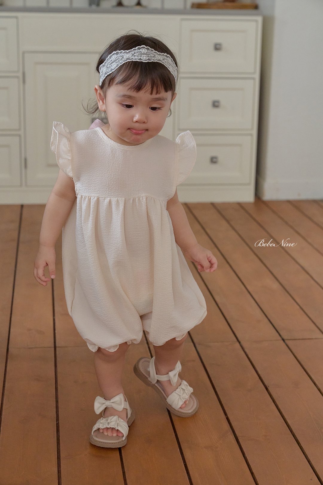 ☀️預訂 韓國直送☀️🇰🇷Bebenine兩色後背絲帶荷葉邊袖連身服