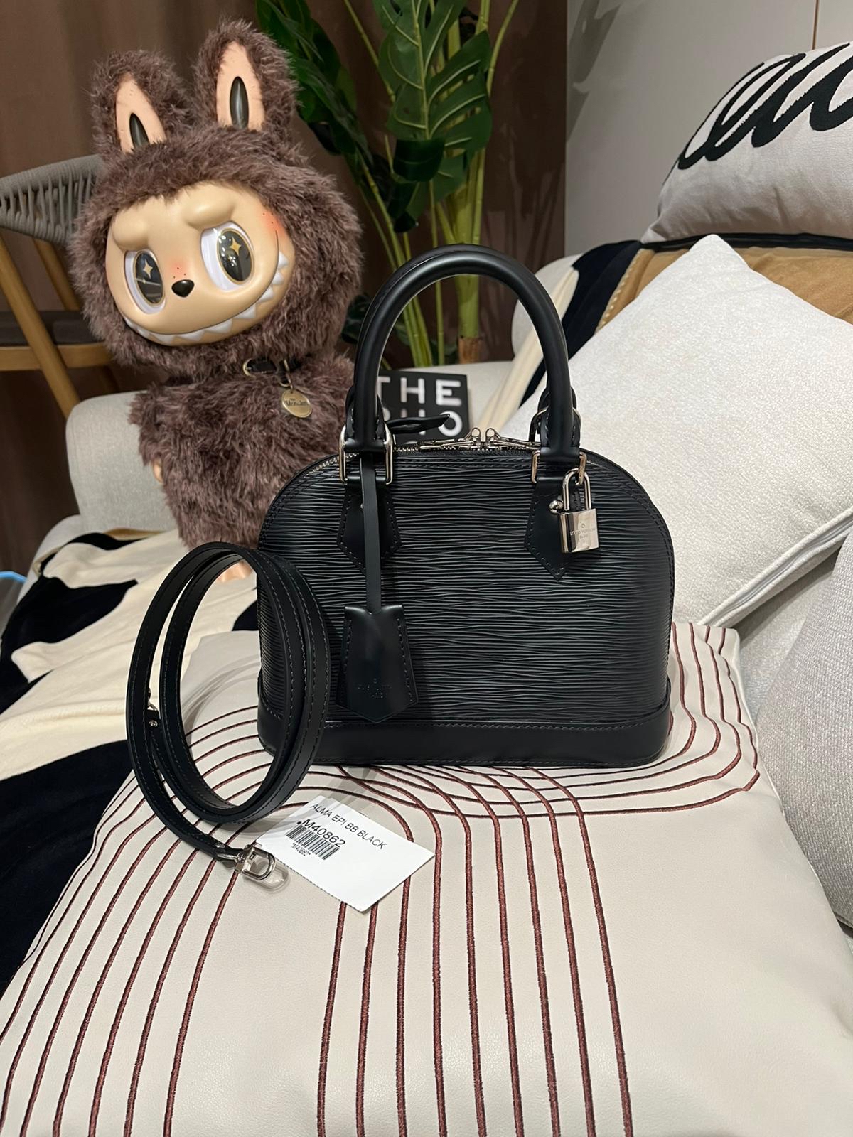 Lv Alma bb epi leather 黑色牛皮 100%Authentic ,98%new ✅key lockpad✅strap✅Dust bag 
