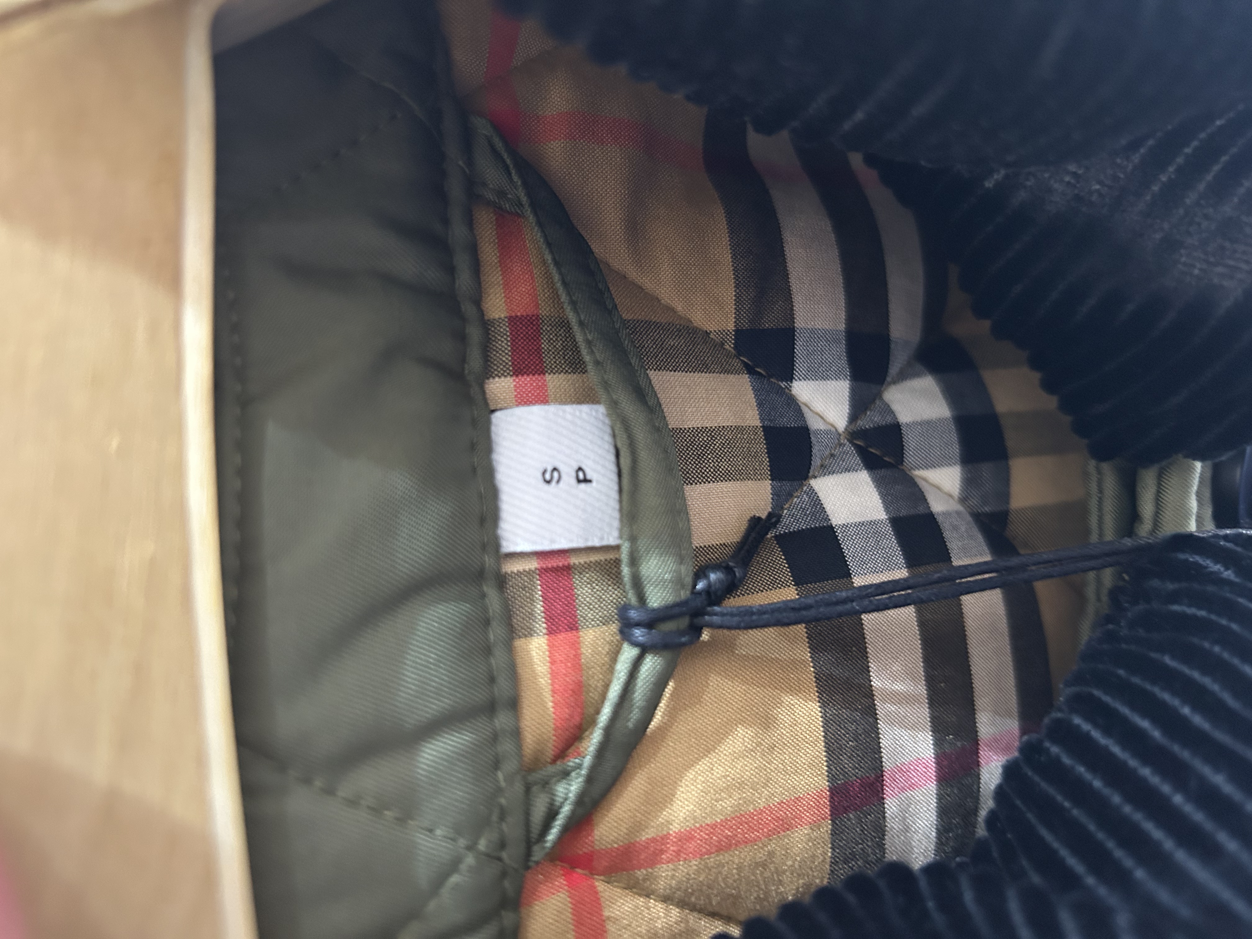 全新 Burberry 軍綠色外套Hooded Outer Size: S 100%Authentic, Brand New 全新