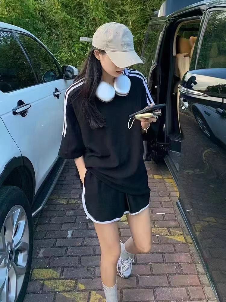 撞色条纹休闲套装