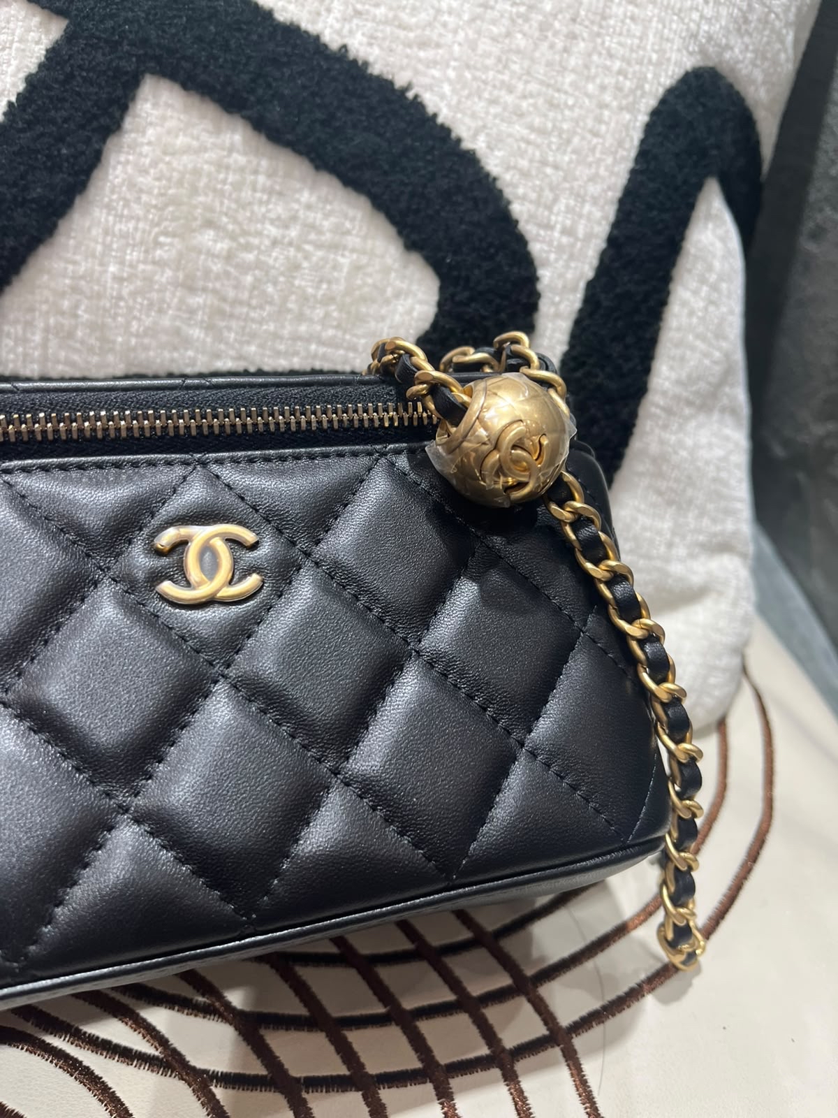未使用品 Chanel Vanity With Pearl Crush 金球長盒子100%Authentic, Unused全新未使用品✅晶片✅Dust bag✅Box