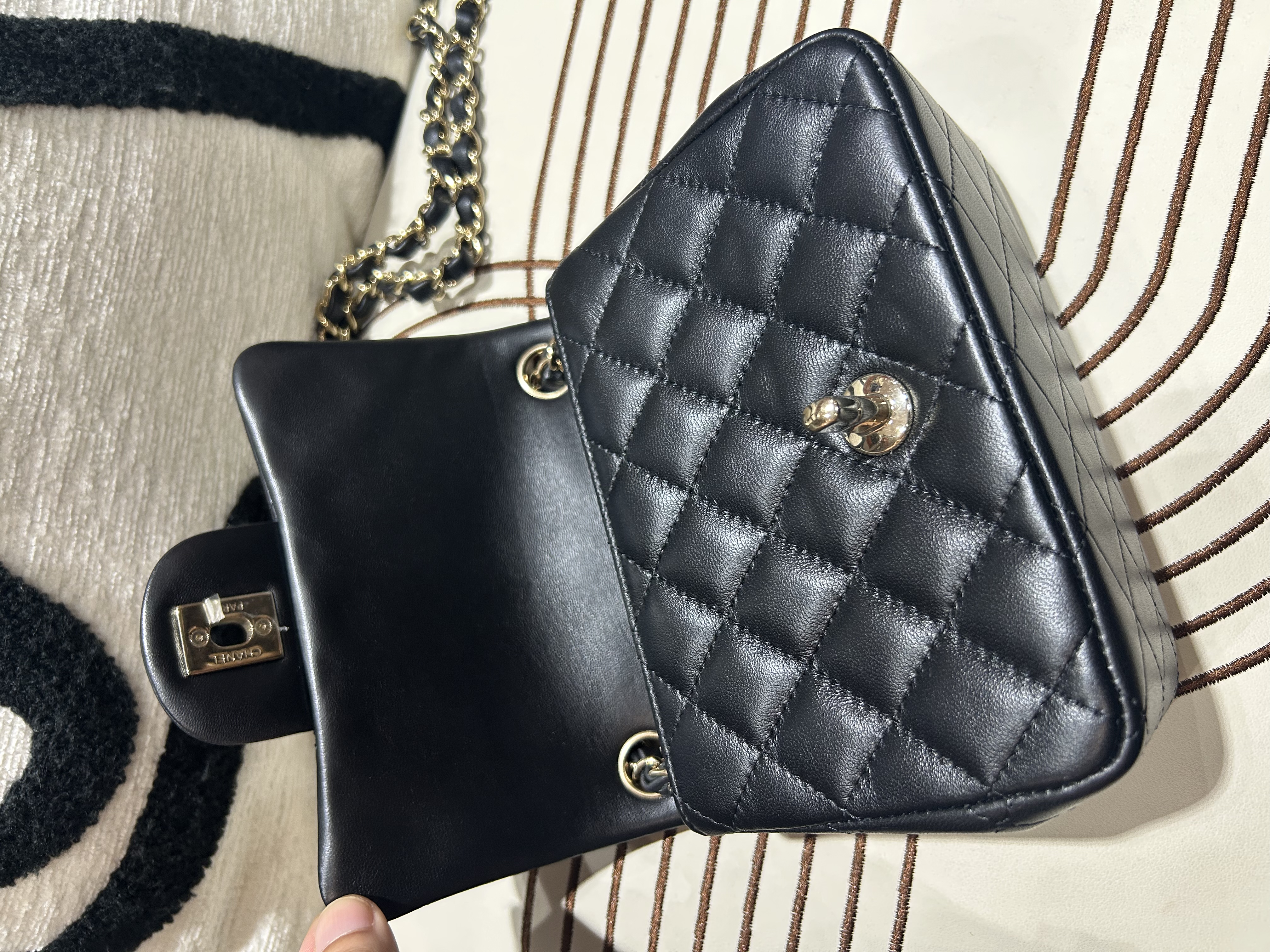 CHANEL classic mini flap 17cm 方胖子 Gold CF17 A35200 ,100%Authentic,98%new ✅晶片✅塵袋✅盒 