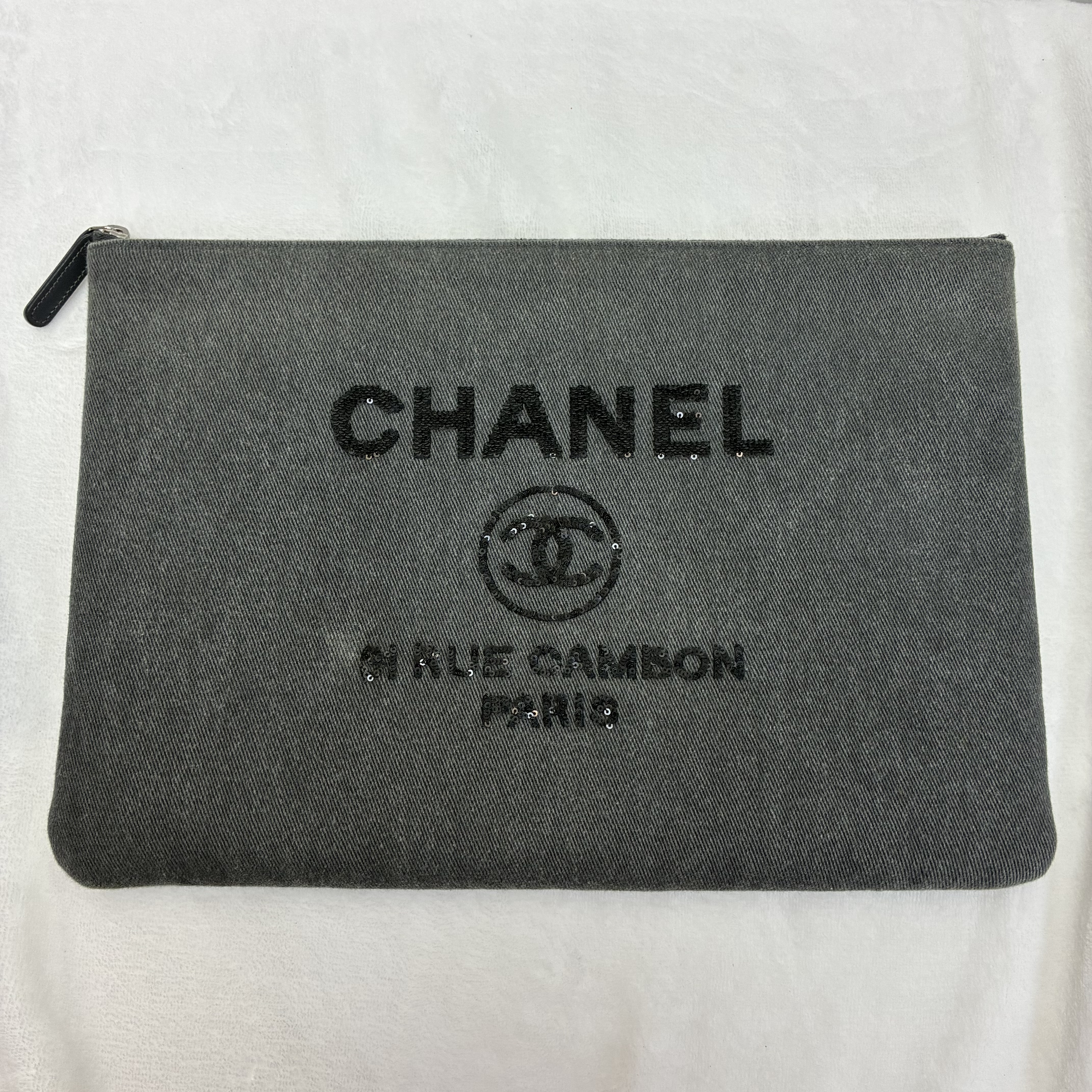 Chanel珠片手拿包