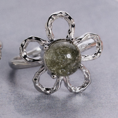Phantom Threads Ring