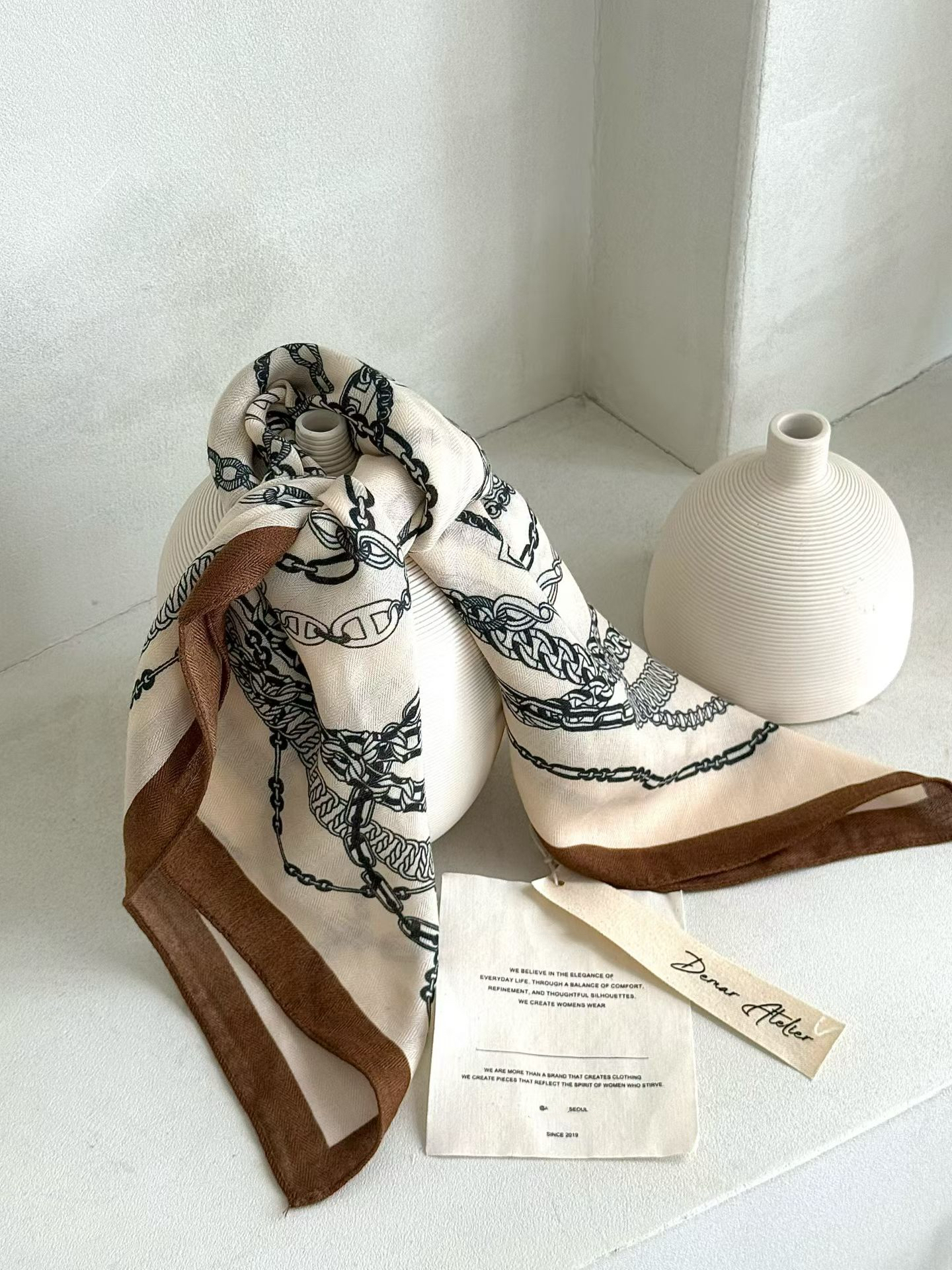 Elegant chain scarf