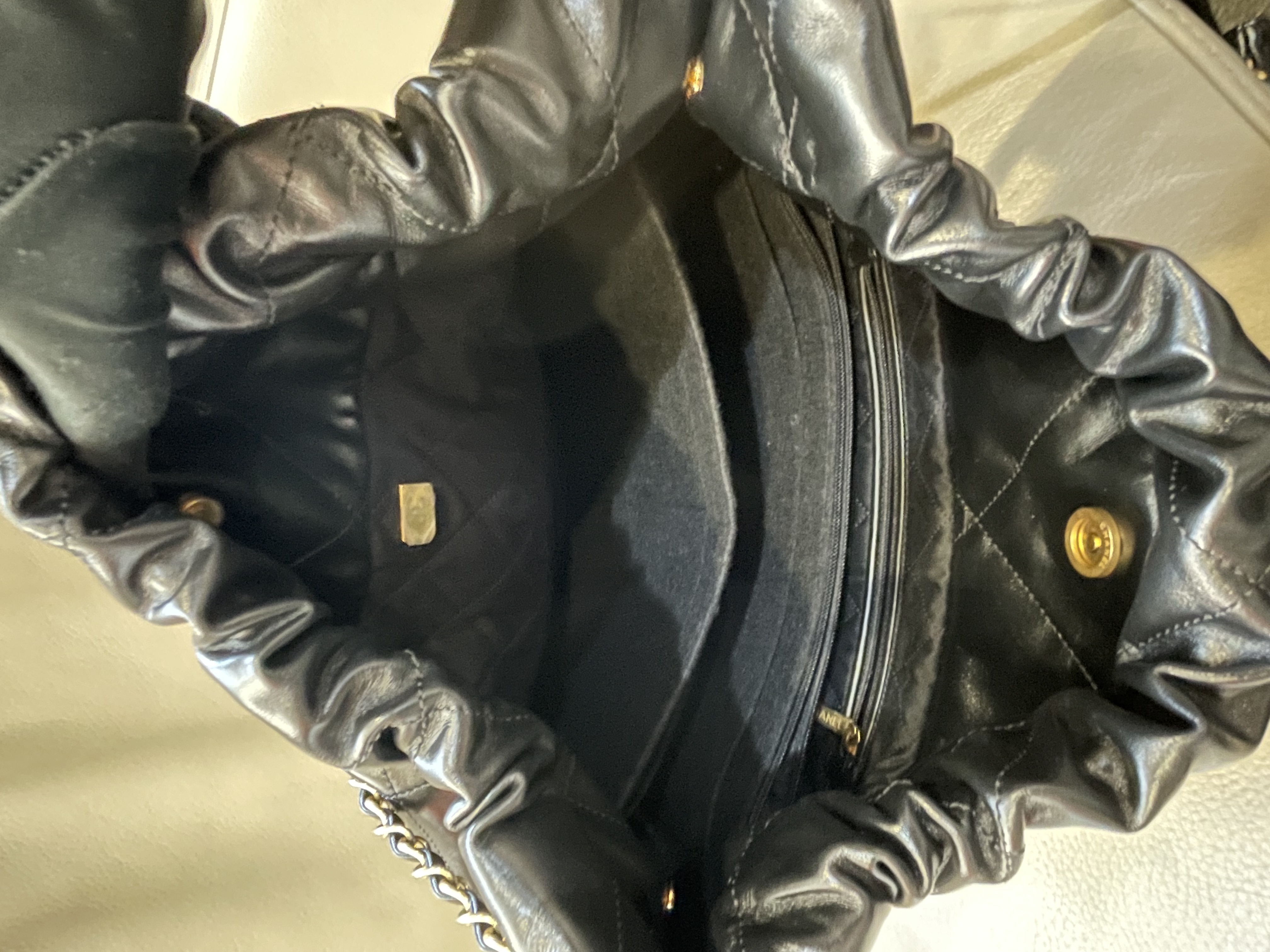 Pre-owned Chanel 22 bag / Product Code: 26031413