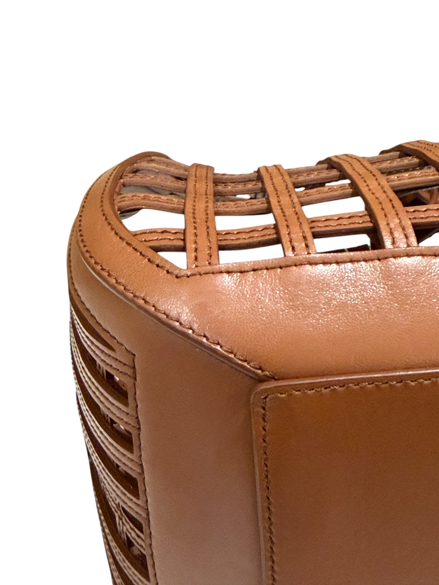 Pre-Owned MIU MIU Leather Basket / Product Code: 070305