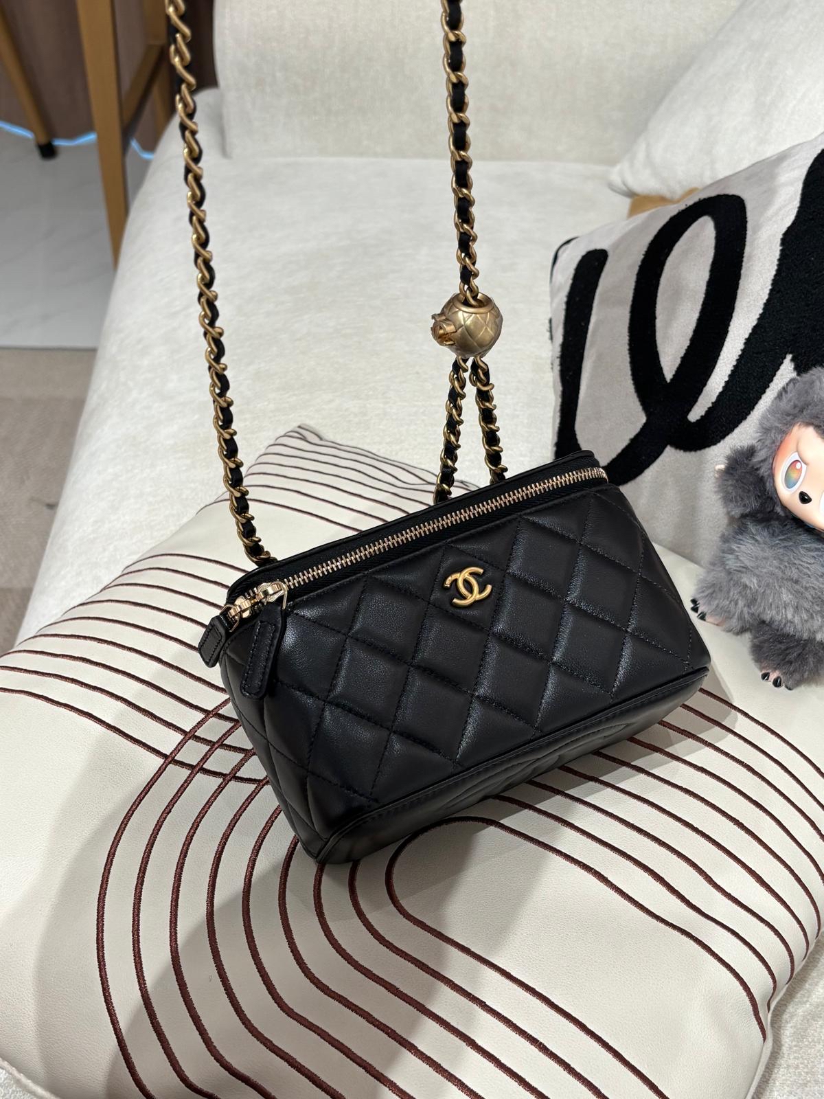 全新 Chanel vanity with pearl crush 黑色羊皮金球長盒子 100%Authentic ,全新未使用品 ✅晶片✅dust bag✅盒