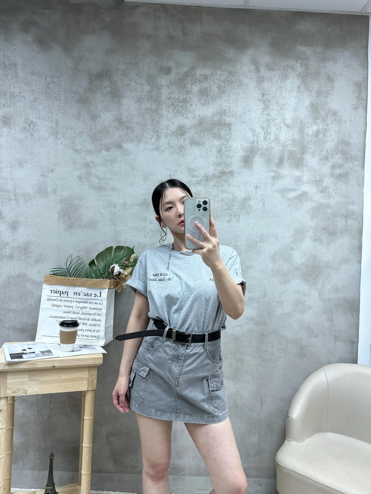 Q06 前後英文字Tee