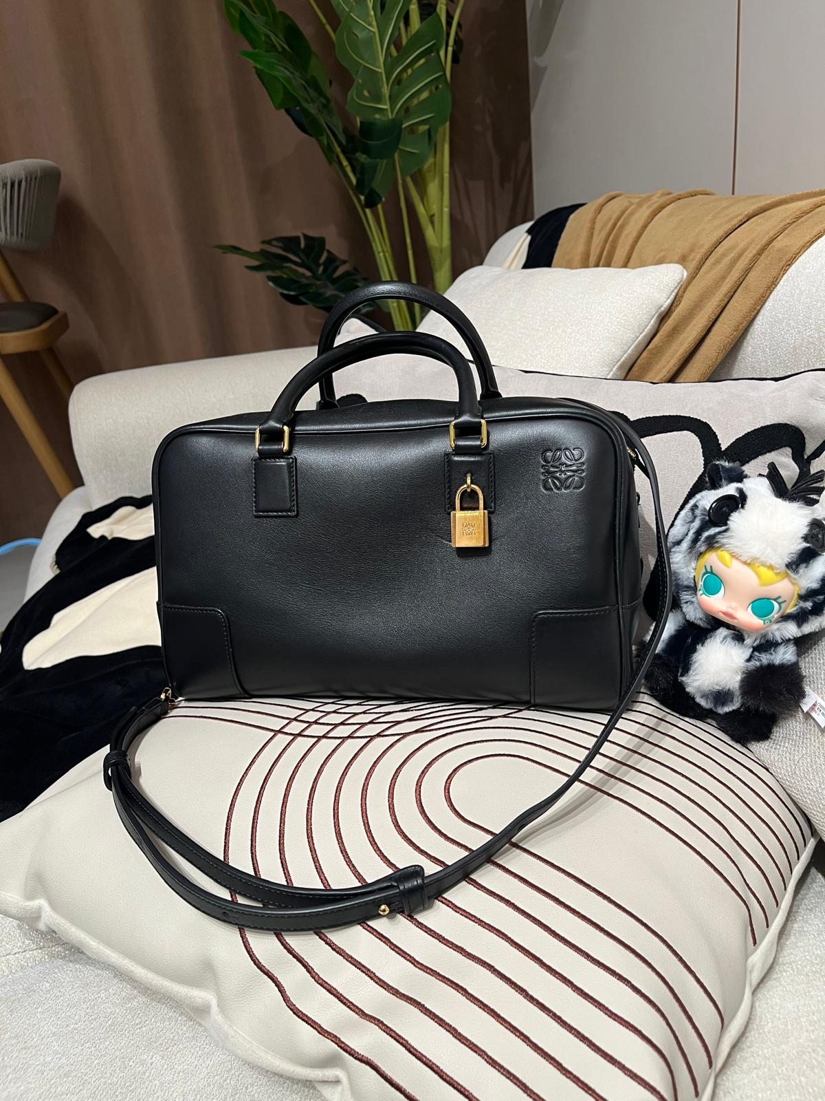 Loewe Amazona 28 bag in nappa calfskin 100%Authentic,  95%new ✅dust bag✅key lockpad