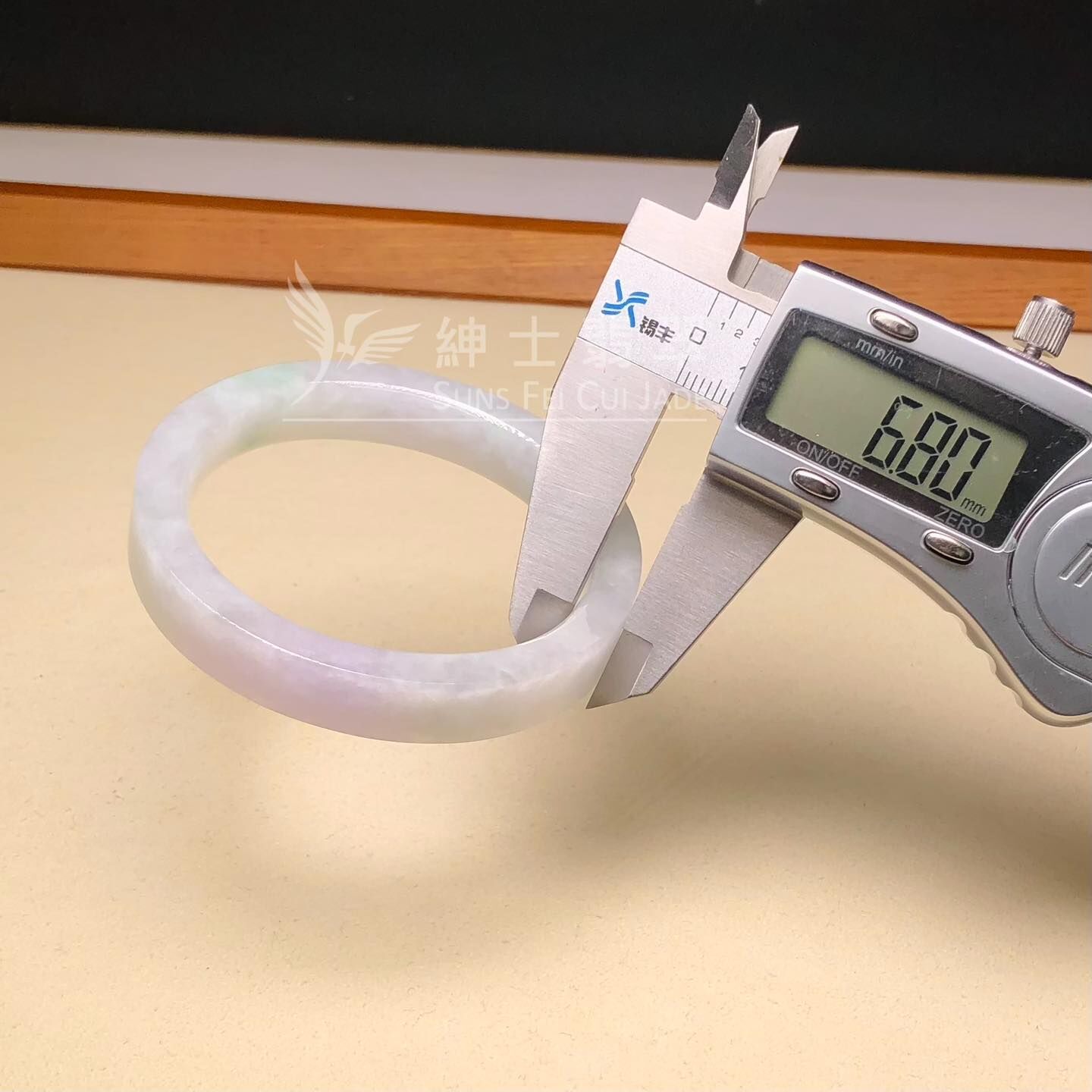 木那春彩貴妃方鐲49.7mm