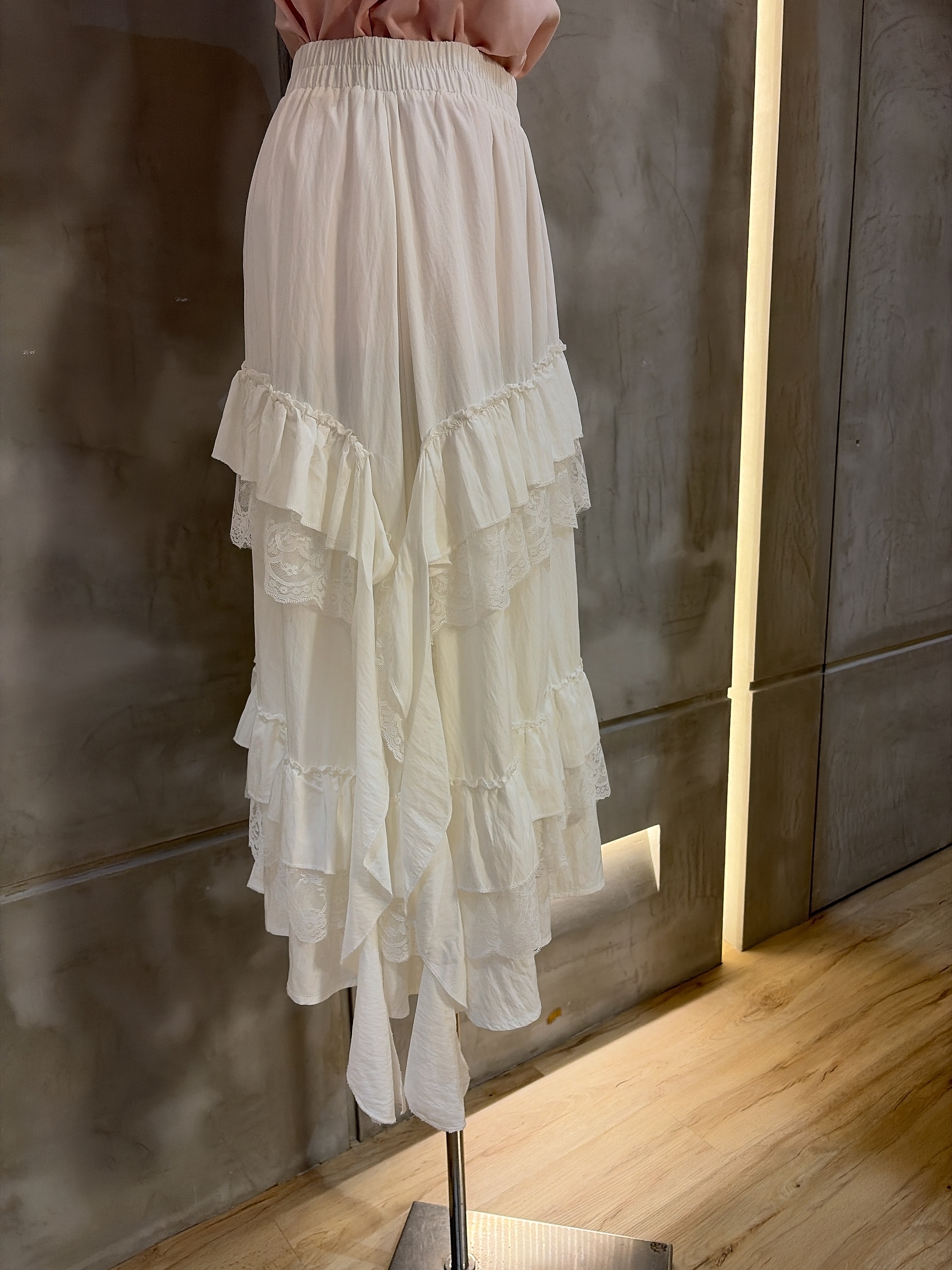 白色Ruffles skirt 