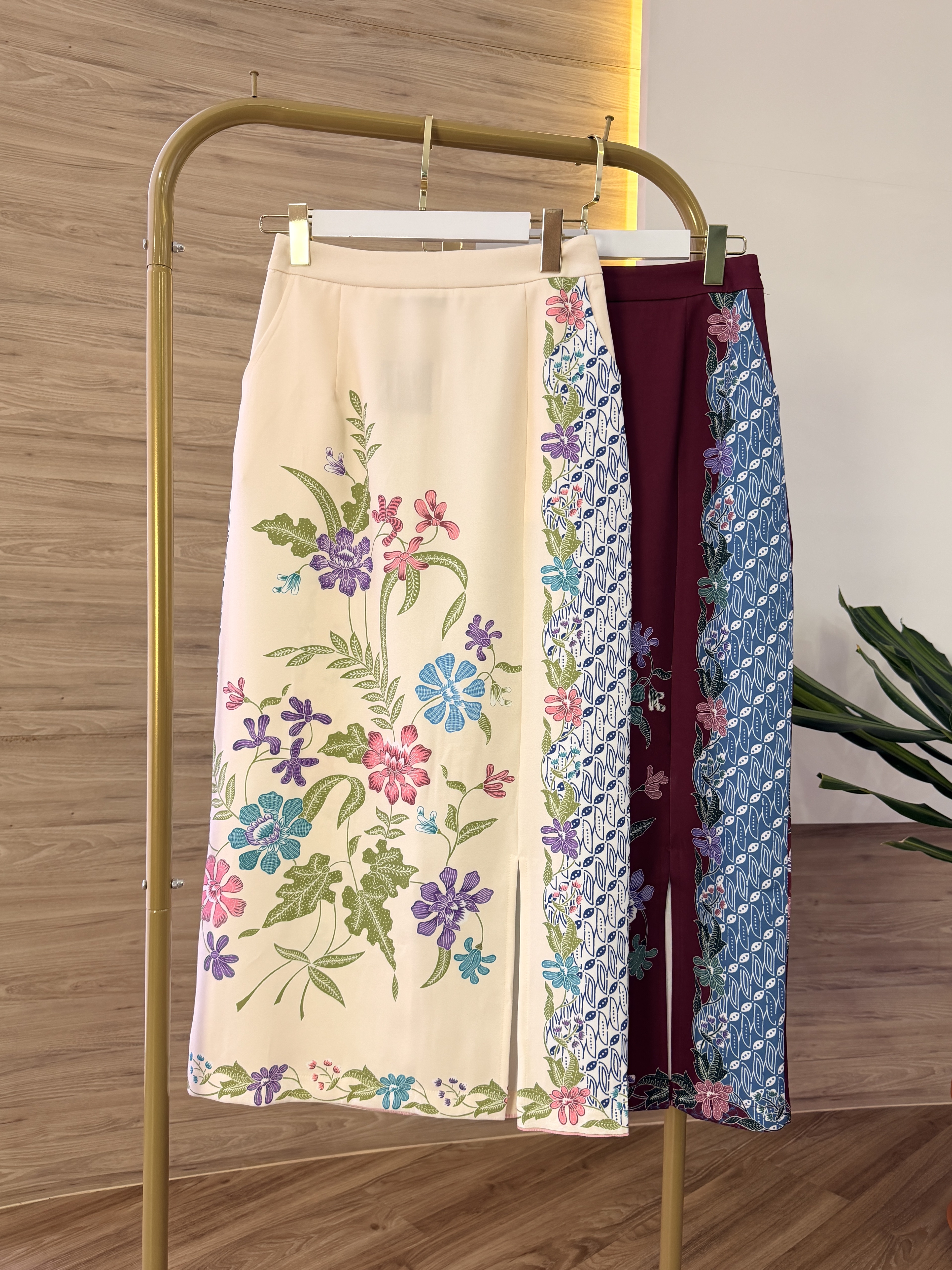 Botanical Slit Skirt