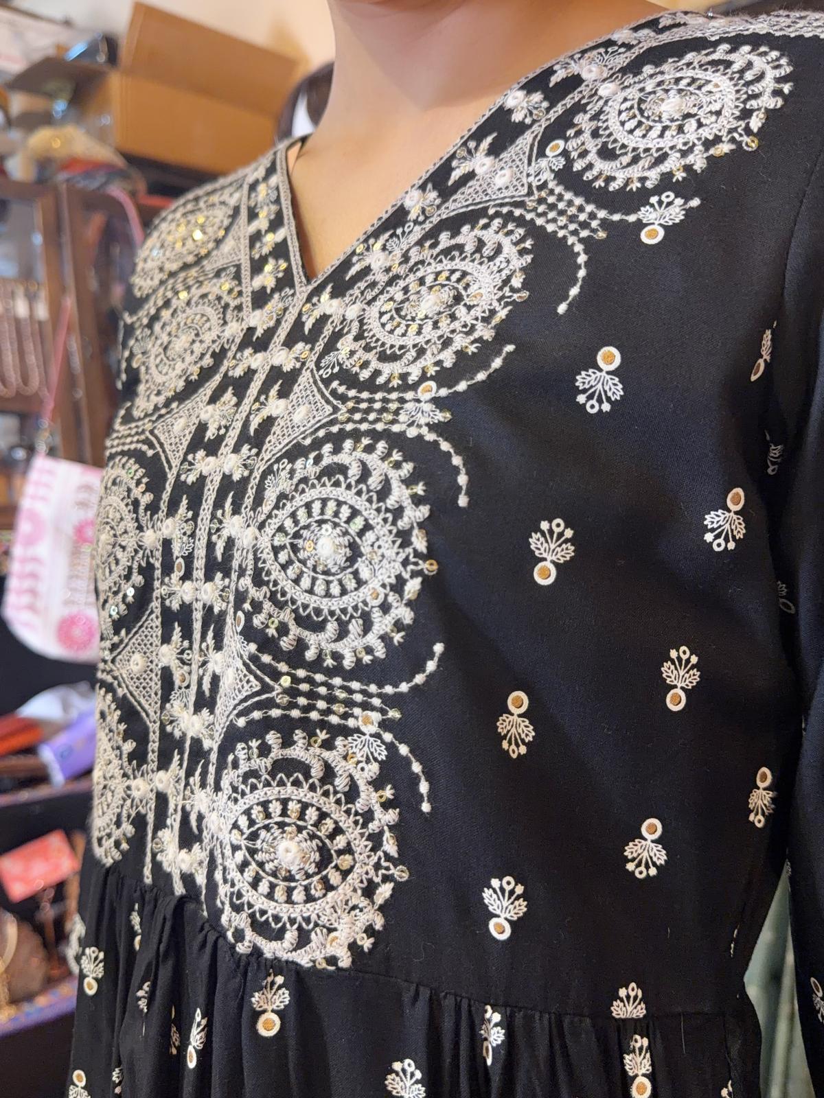 1618 Black Emb. Eyes V-Neck 2-Layer OP 47.5"