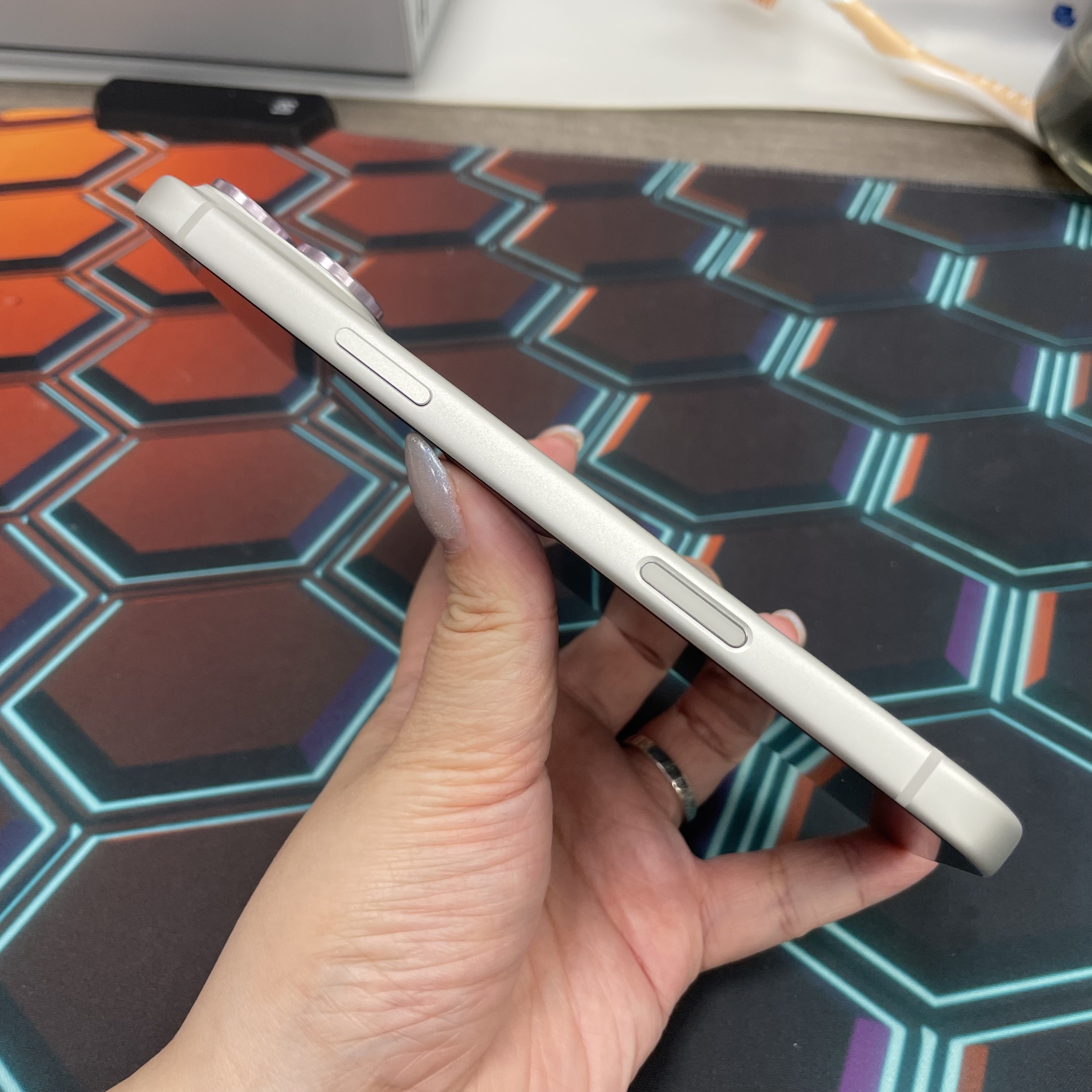 *6908 17 Pro max 未使用品 256GB 電100 銀色 sliver
