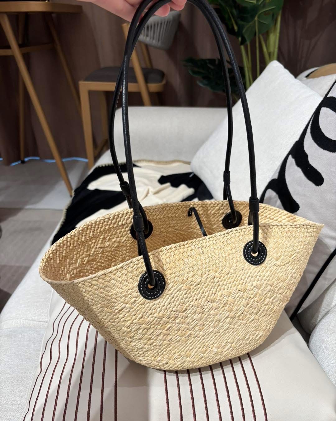 Loewe raffia small shoulder bag 100%Authentic,98%new✅dust bag